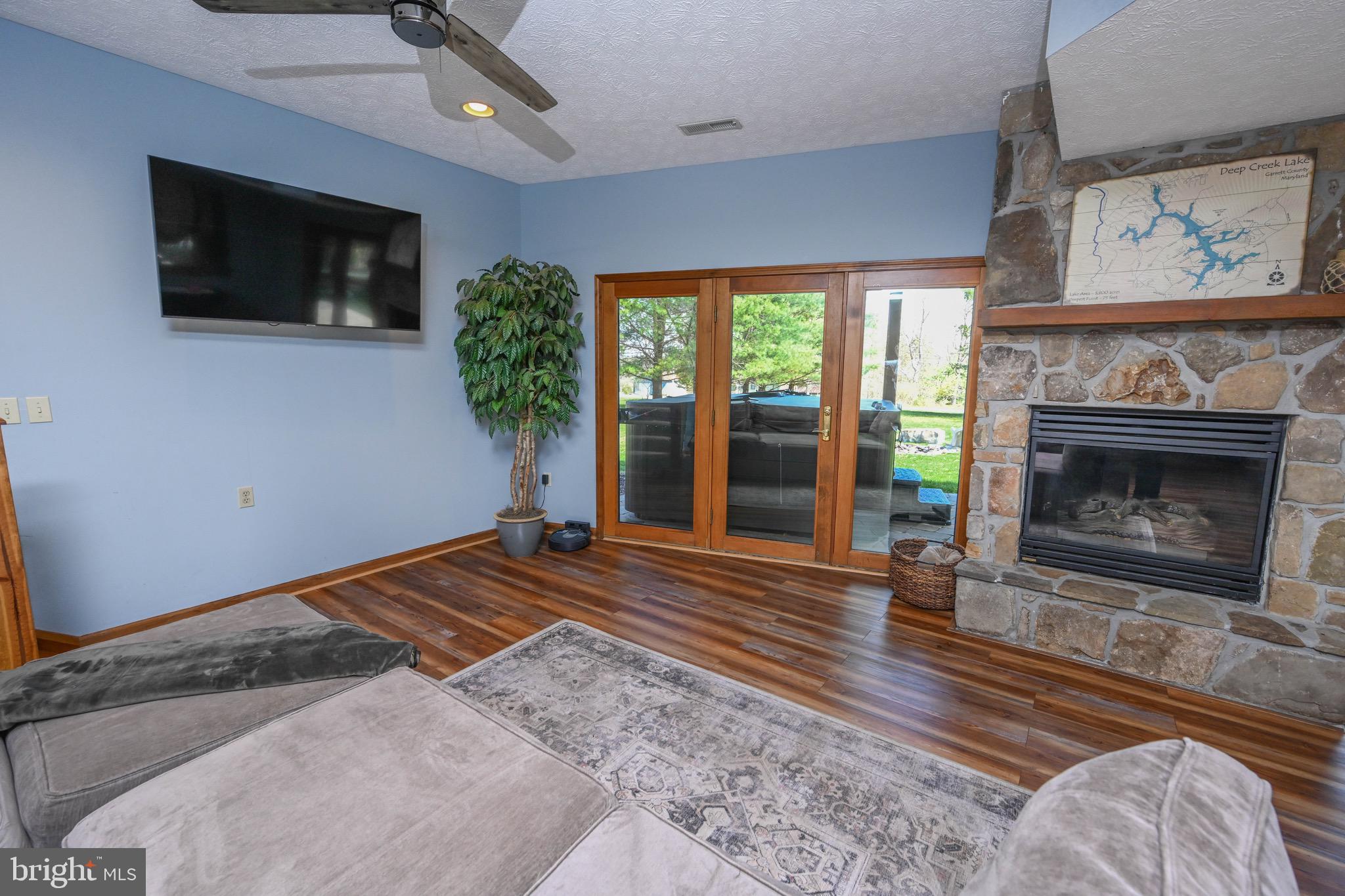 HOLIDAY HILL - Residential