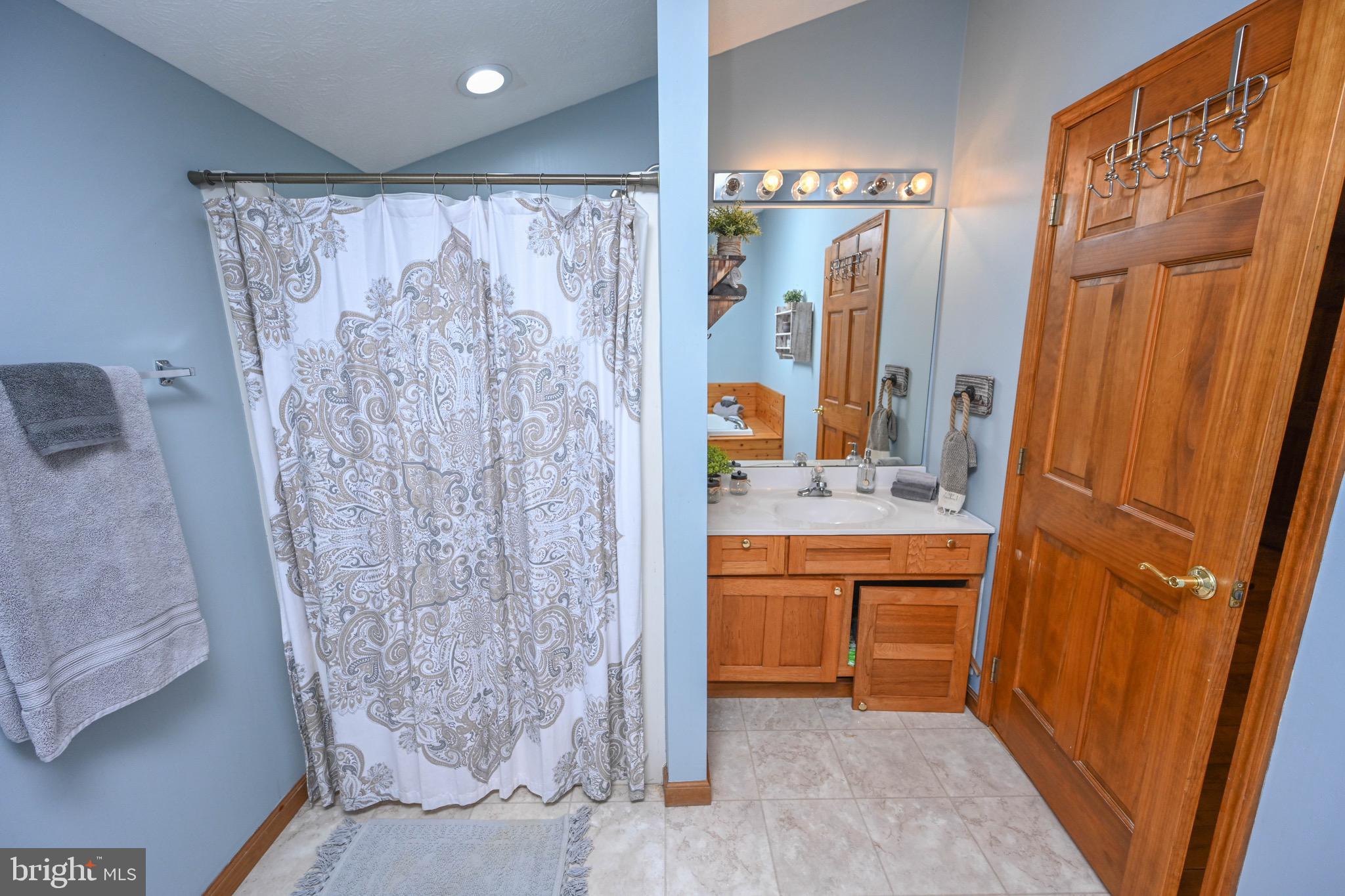 HOLIDAY HILL - Residential