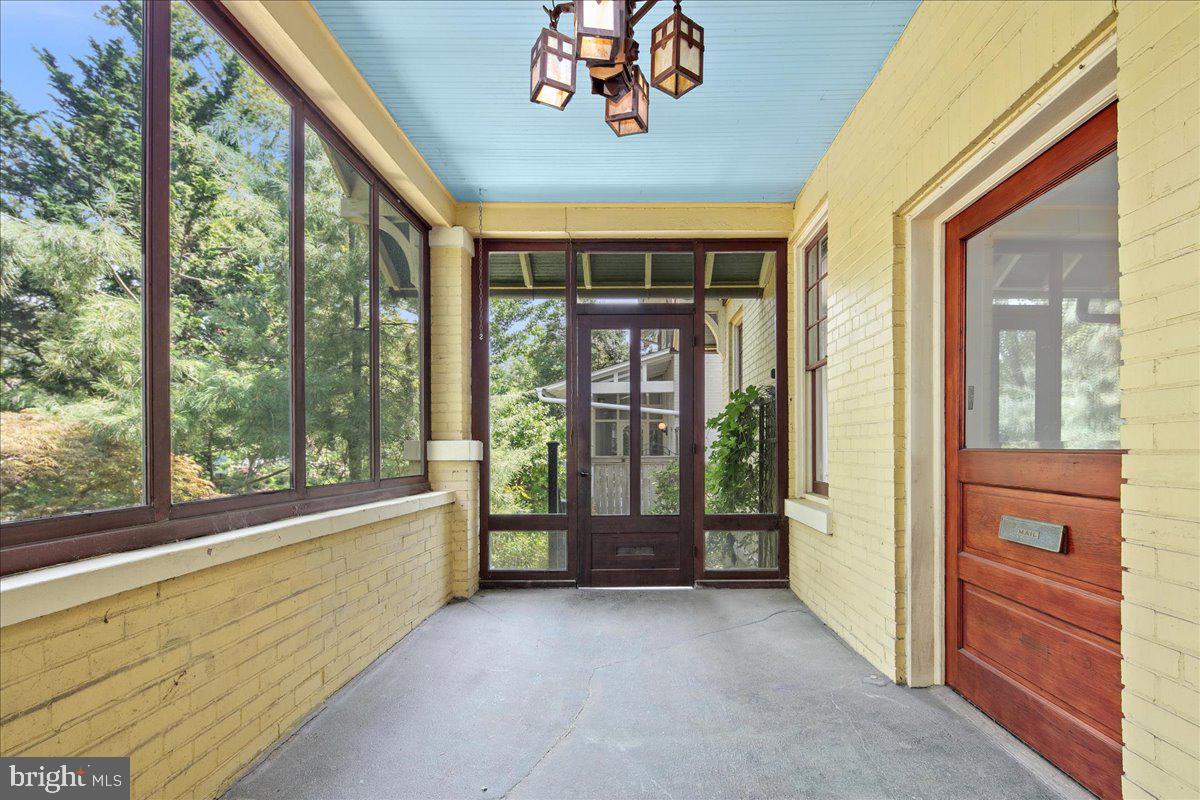 14 W ROSEMONT AVENUE