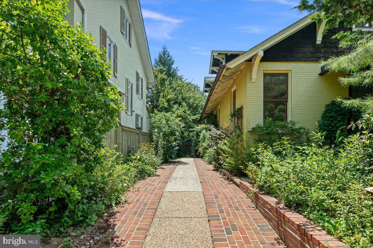 14 W ROSEMONT AVENUE