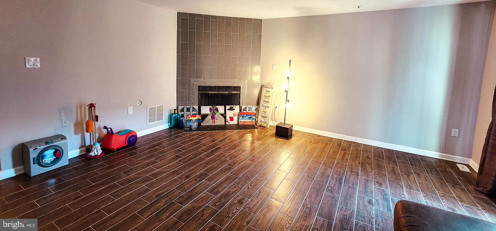 CAPITAL VIEW TOWNHOUSES - Residential