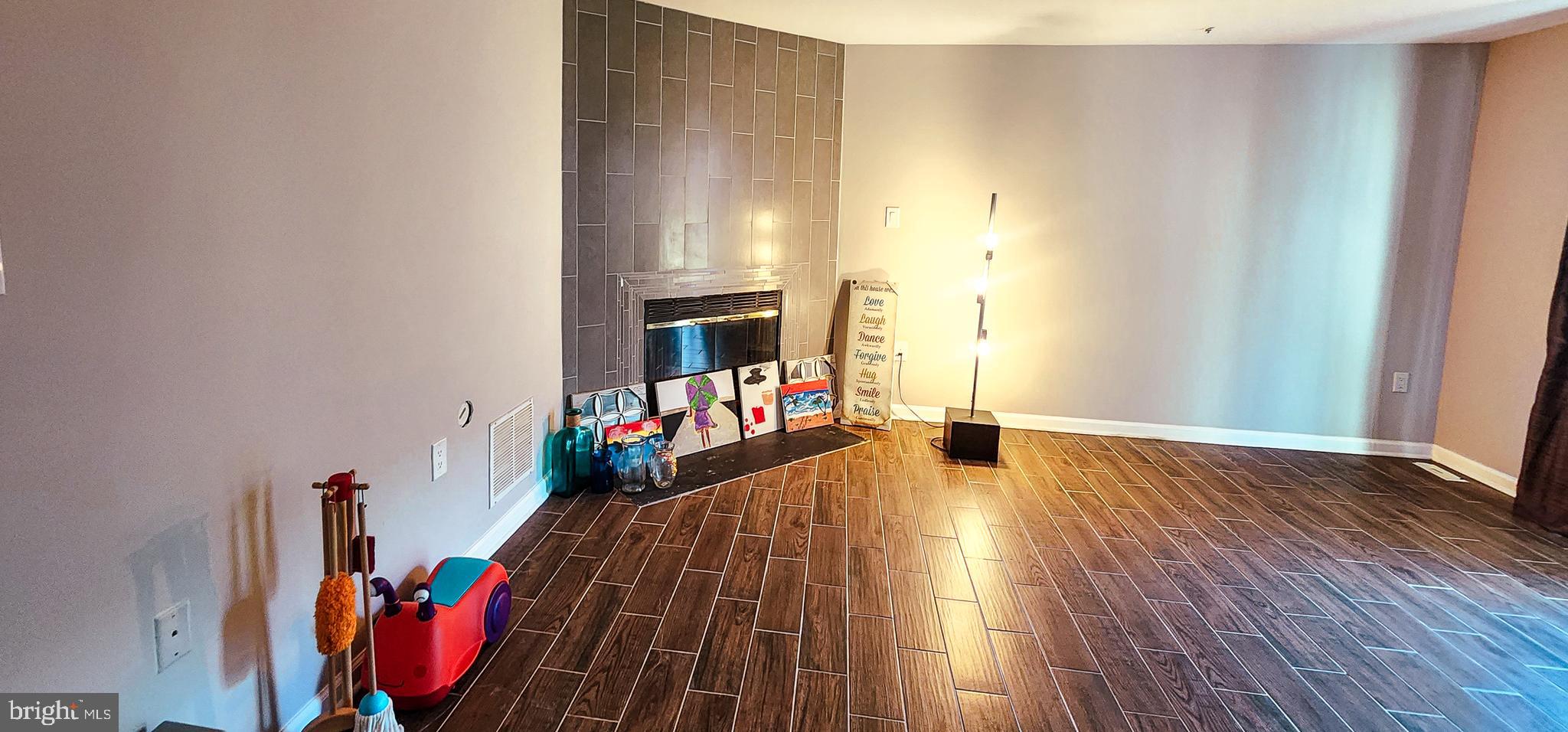 CAPITAL VIEW TOWNHOUSES - Residential