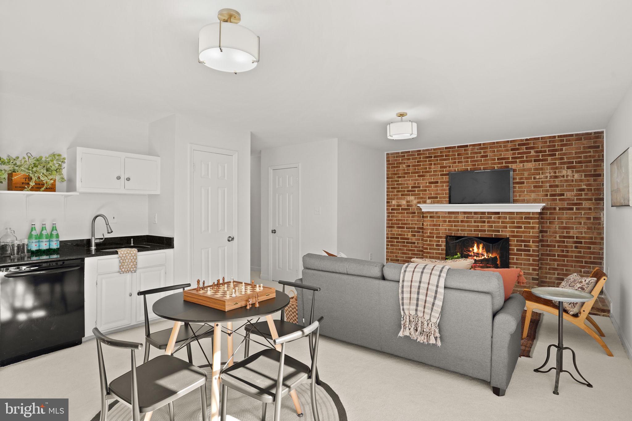 HUNTINGTON AT MT VERNON - Residential