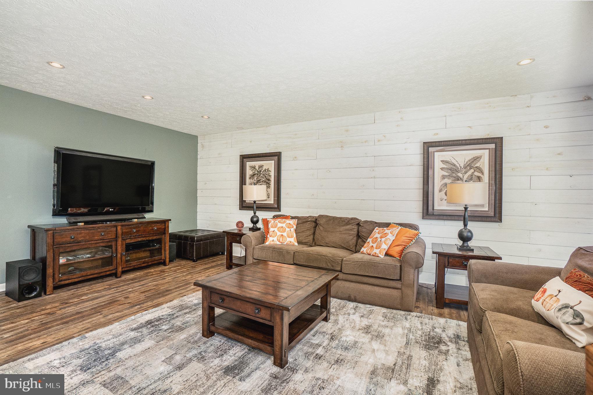 HUNTERS RUN - Residential