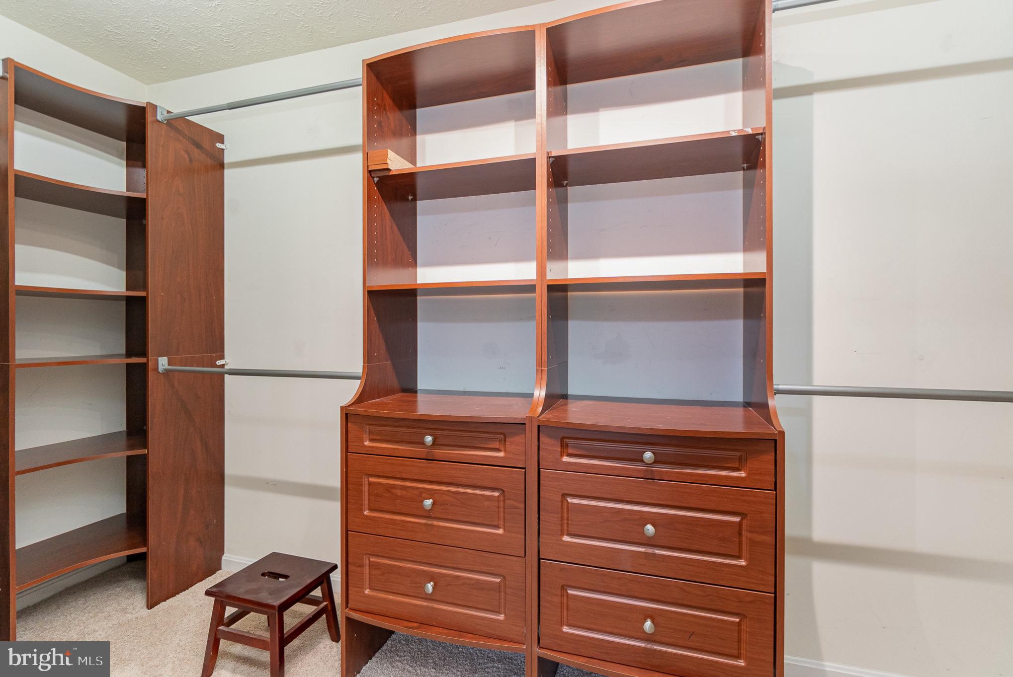 HUNTERS RUN - Residential