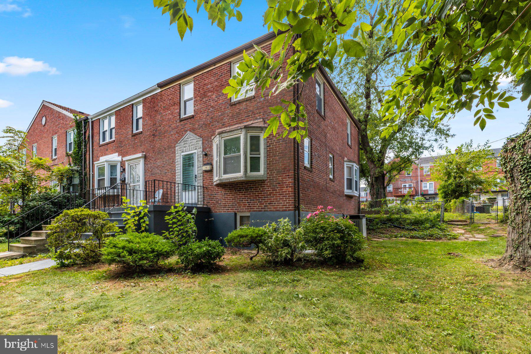 810 WEDGEWOOD ROAD