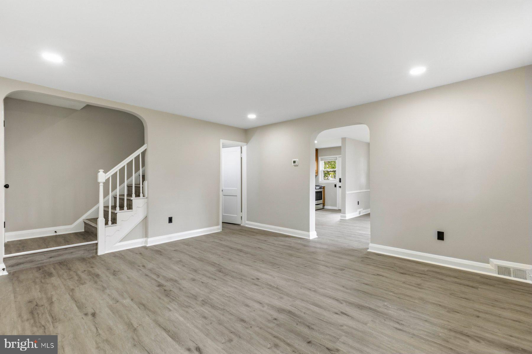 810 WEDGEWOOD ROAD