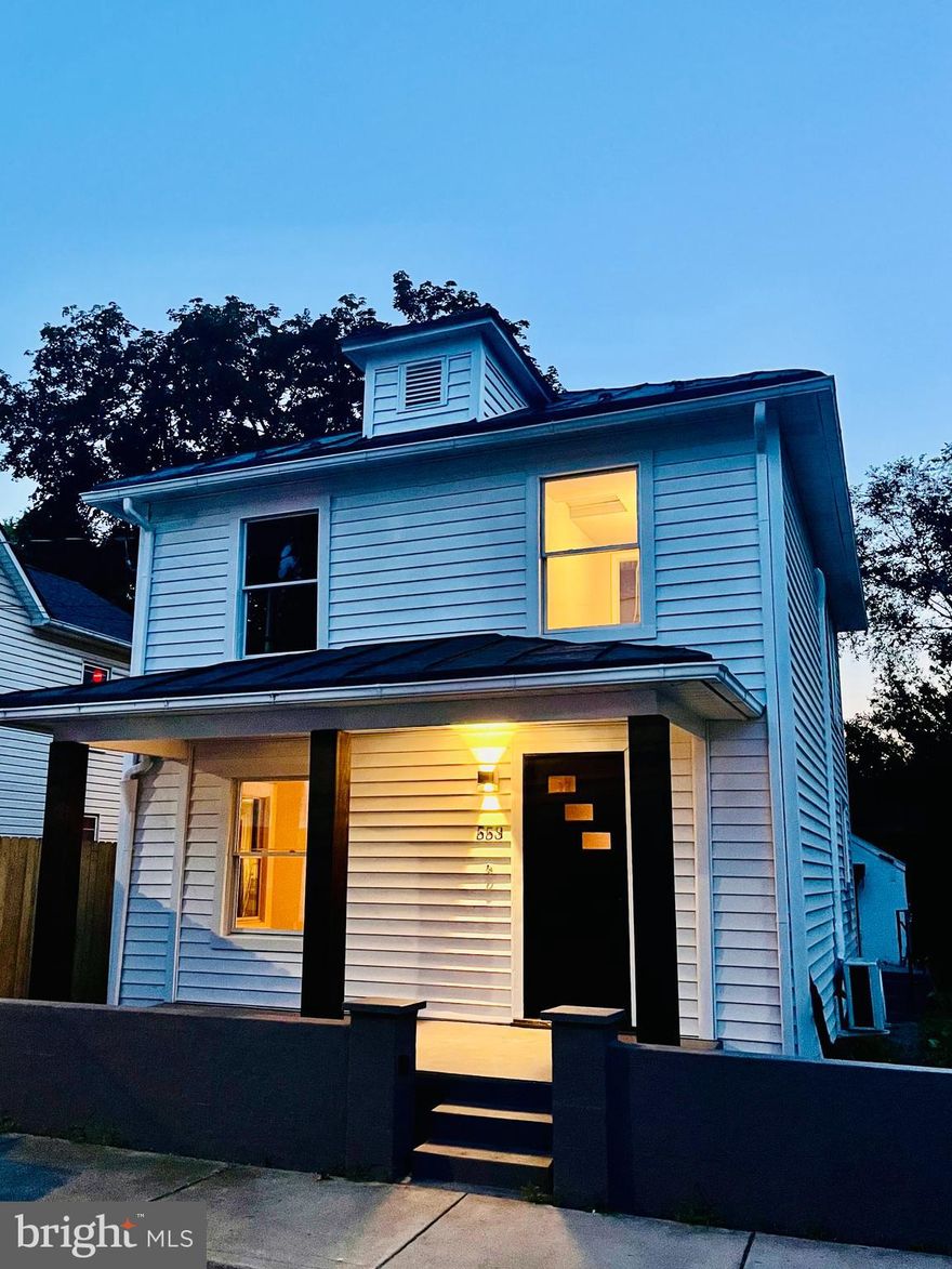 MOTIVATED SELLER - 
OFFERING SUBSIDY TO BUYER FOR CLOSING COSTS OR MORTGAGE RATE BUY DOWN
One Way street = quiet
Gorgeous Rehab - you have to see it!
Secure Parking off the alley
Efficient HVAC mini splits installed
Washer and Dryer included