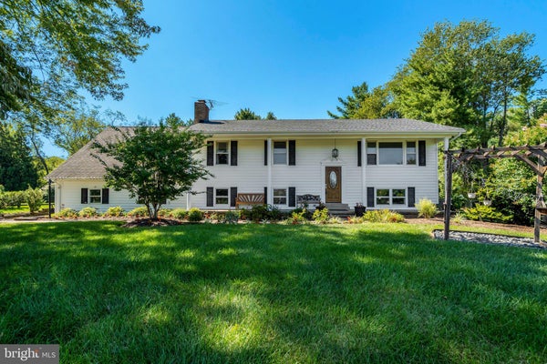 4570 LAWNVALE DR, GAINESVILLE, VA 20155 - Image eeecf97b9f2653e06aea19e4e75f060a/764886106