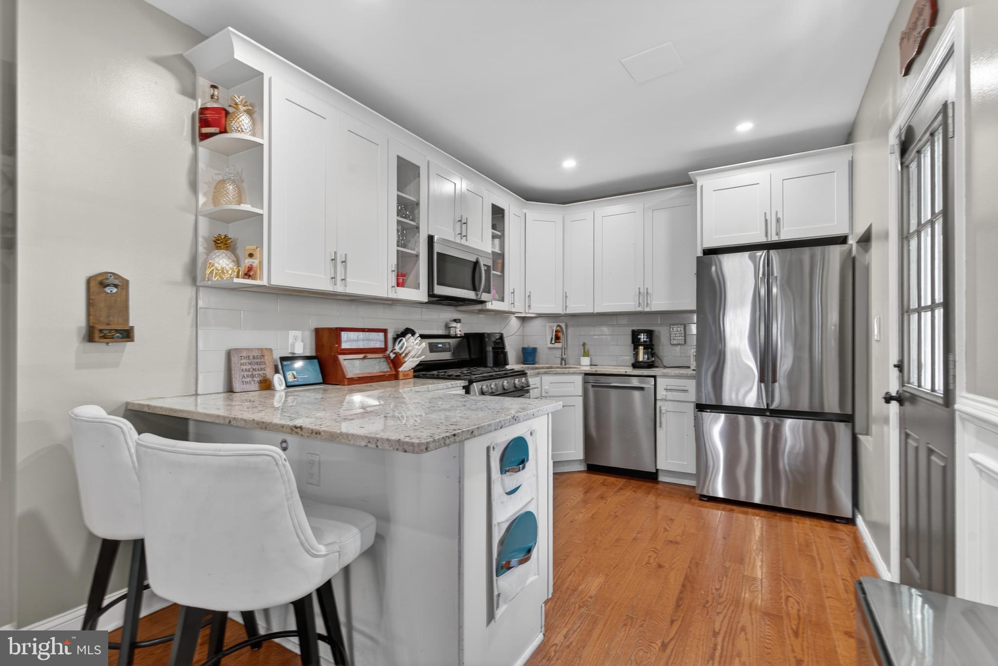 DICKINSON NARROWS - Residential