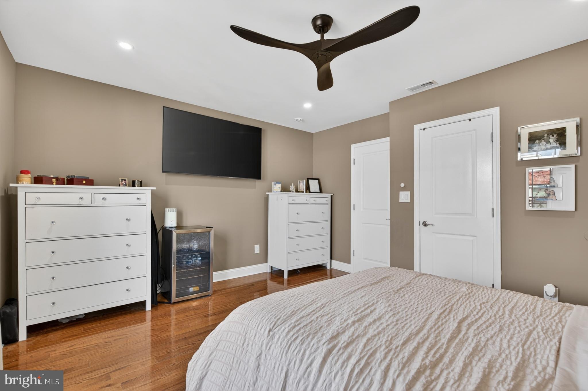 DICKINSON NARROWS - Residential