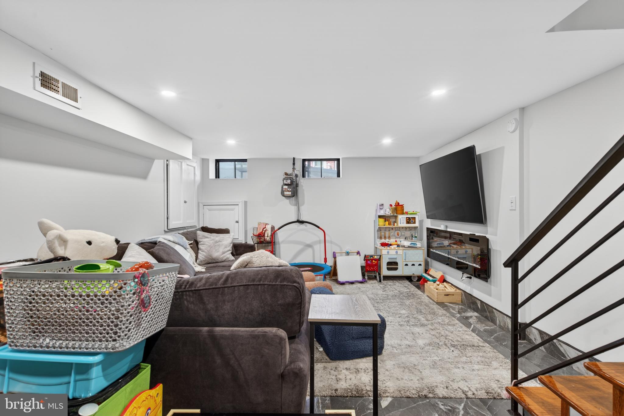 DICKINSON NARROWS - Residential