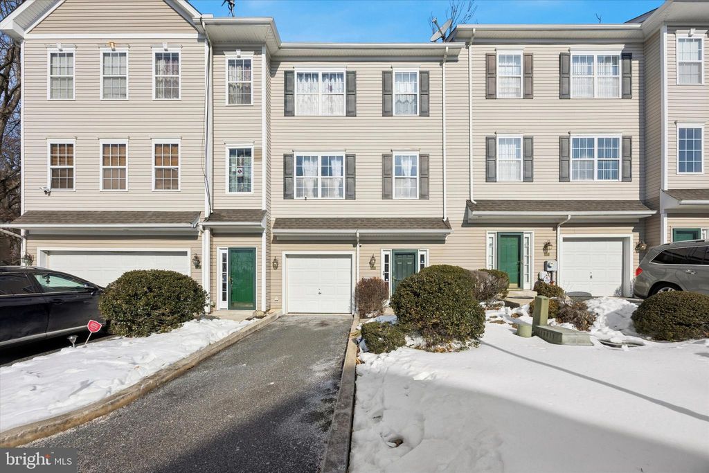 Photo of 17 Hillview Circle, LANSDOWNE, PA 19050 (MLS # PADE2108292)