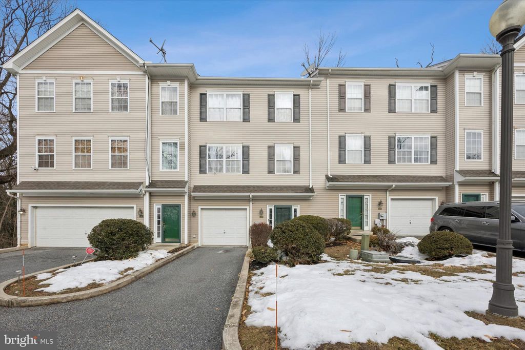 Photo of 17 Hillview Circle, LANSDOWNE, PA 19050 (MLS # PADE2108292)