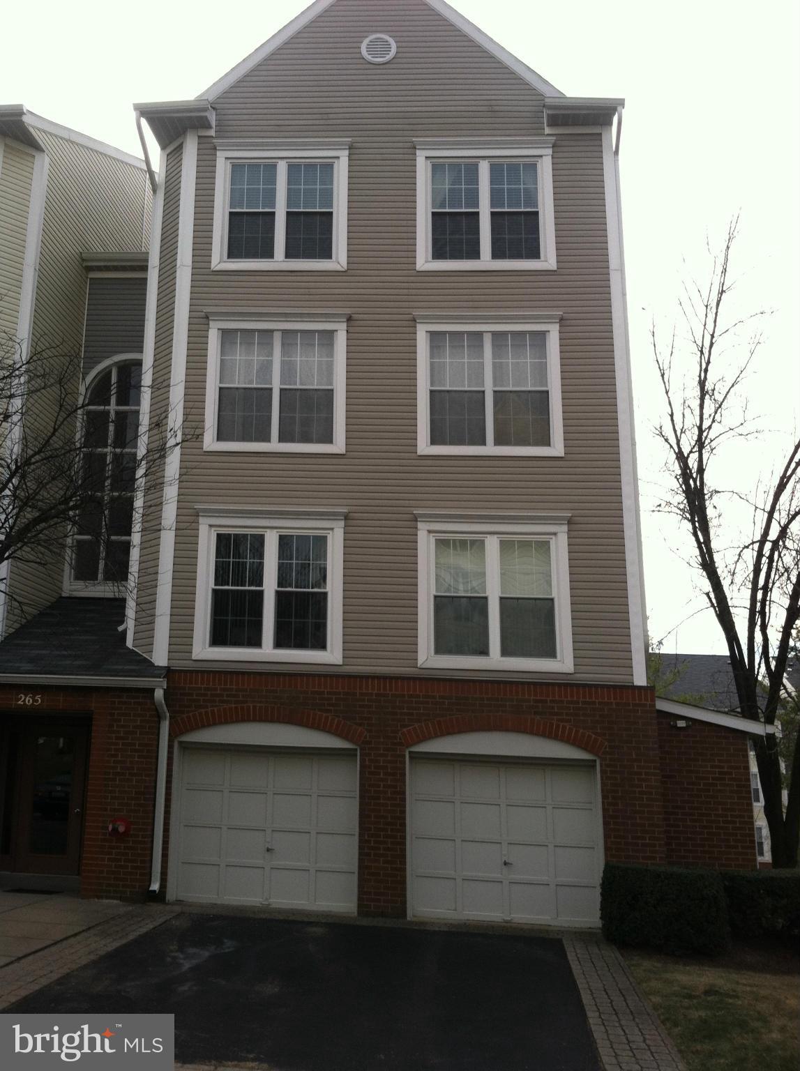 HILLWOOD - Residential Lease