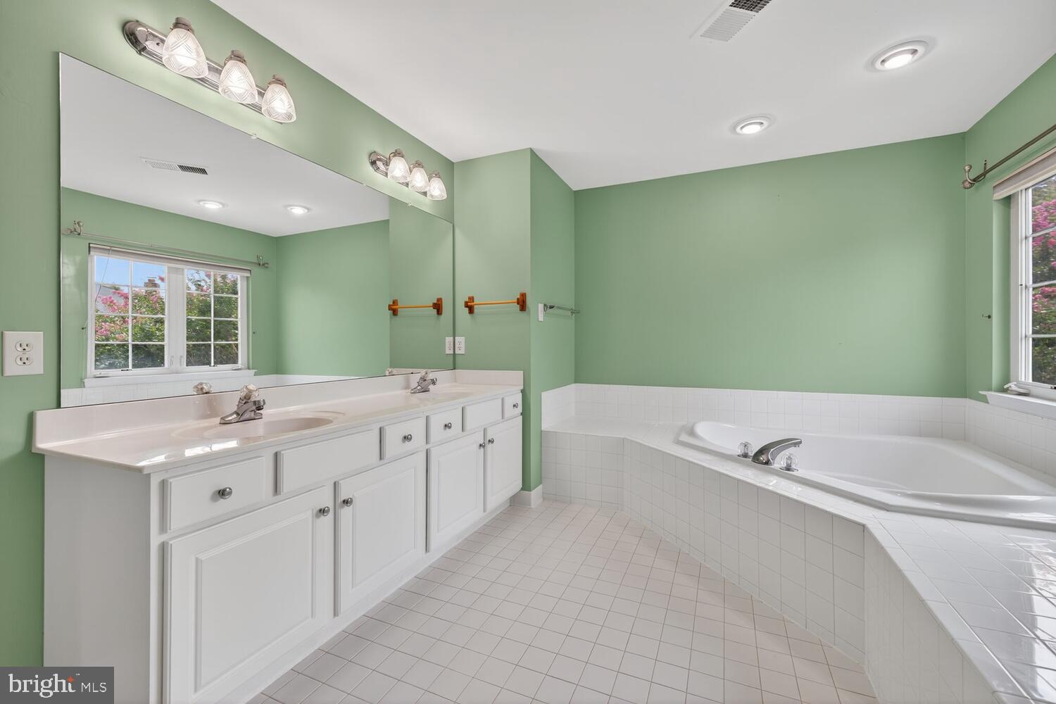 MILESTONE - Residential Lease