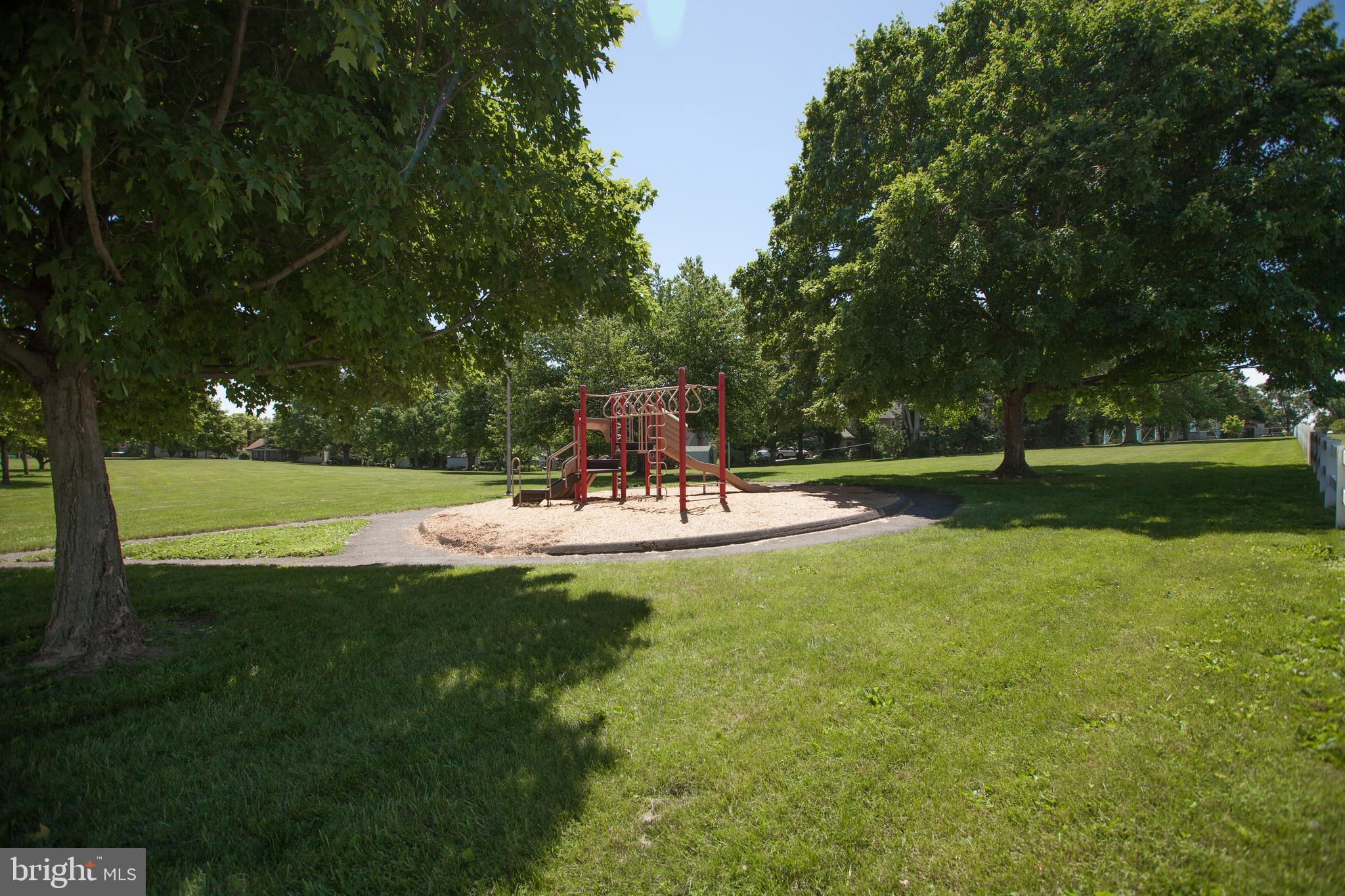 KENILWORTH COURT - Residential