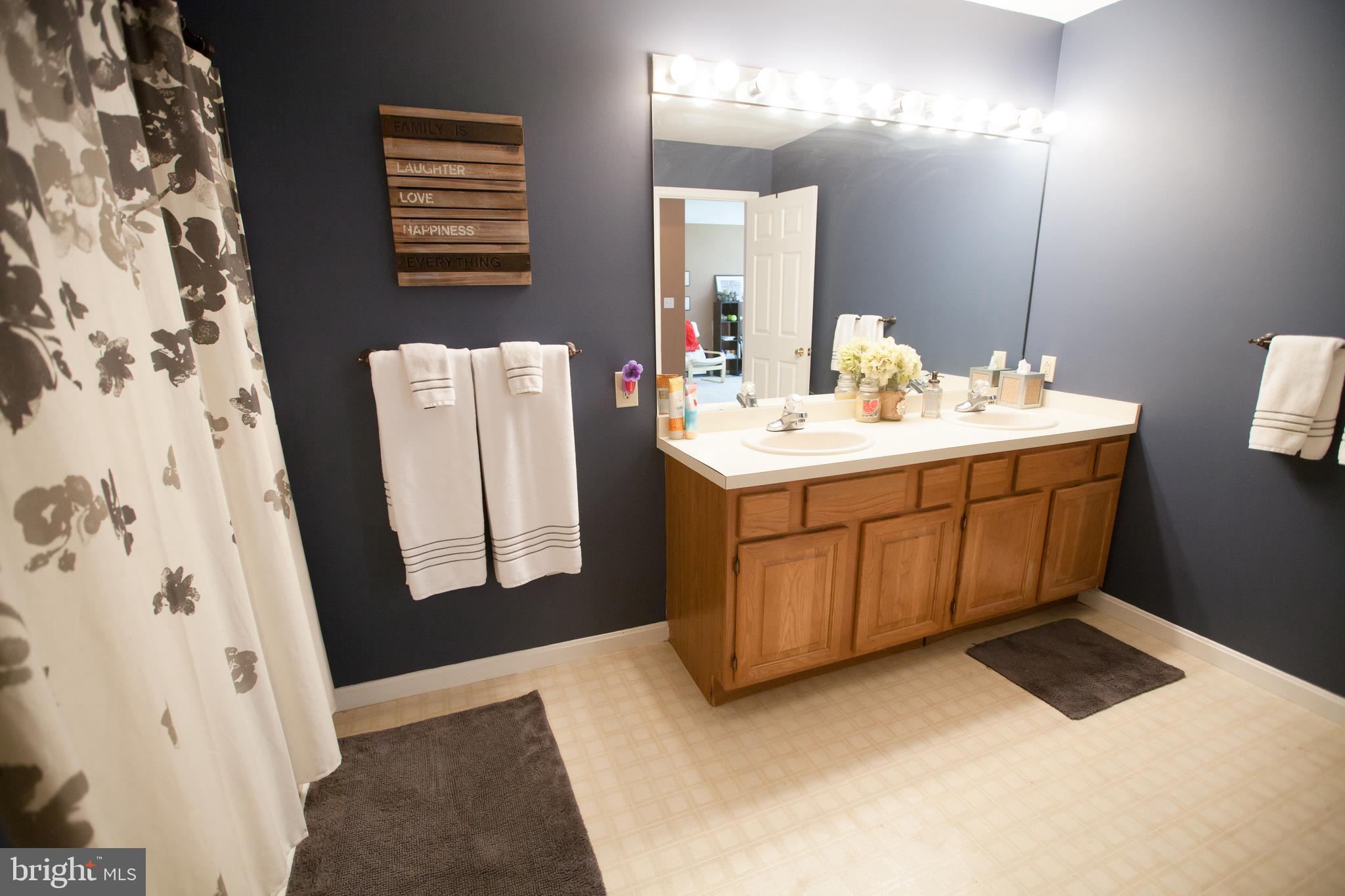 KENILWORTH COURT - Residential