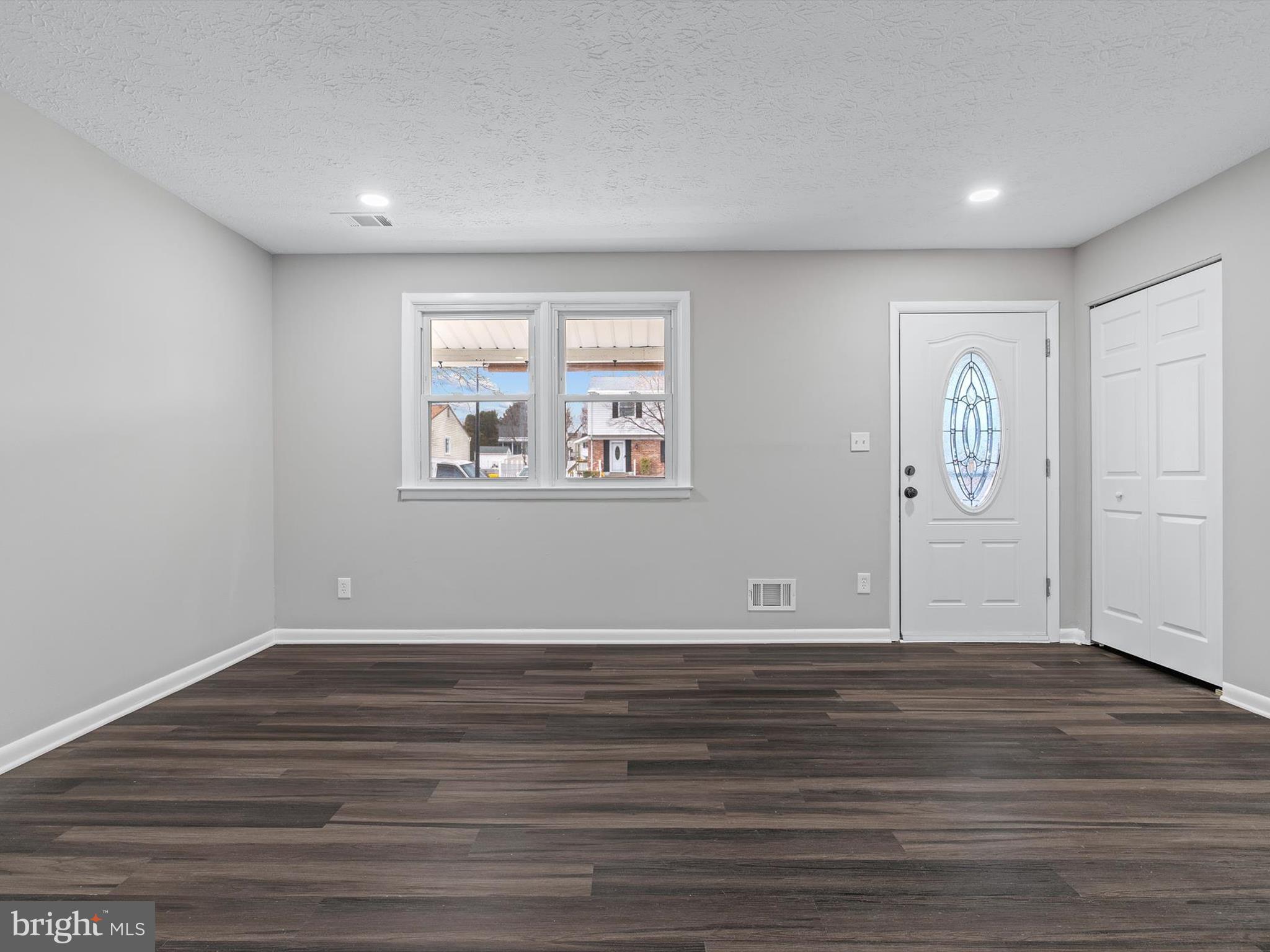 QUEENS PARK - Residential