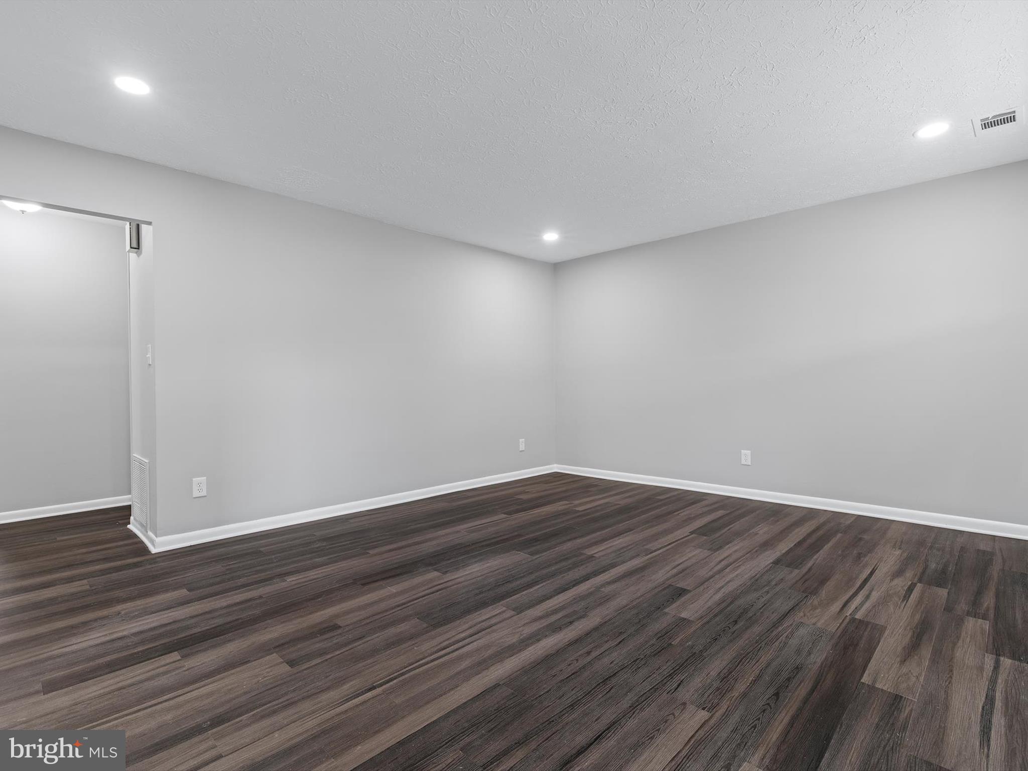 QUEENS PARK - Residential