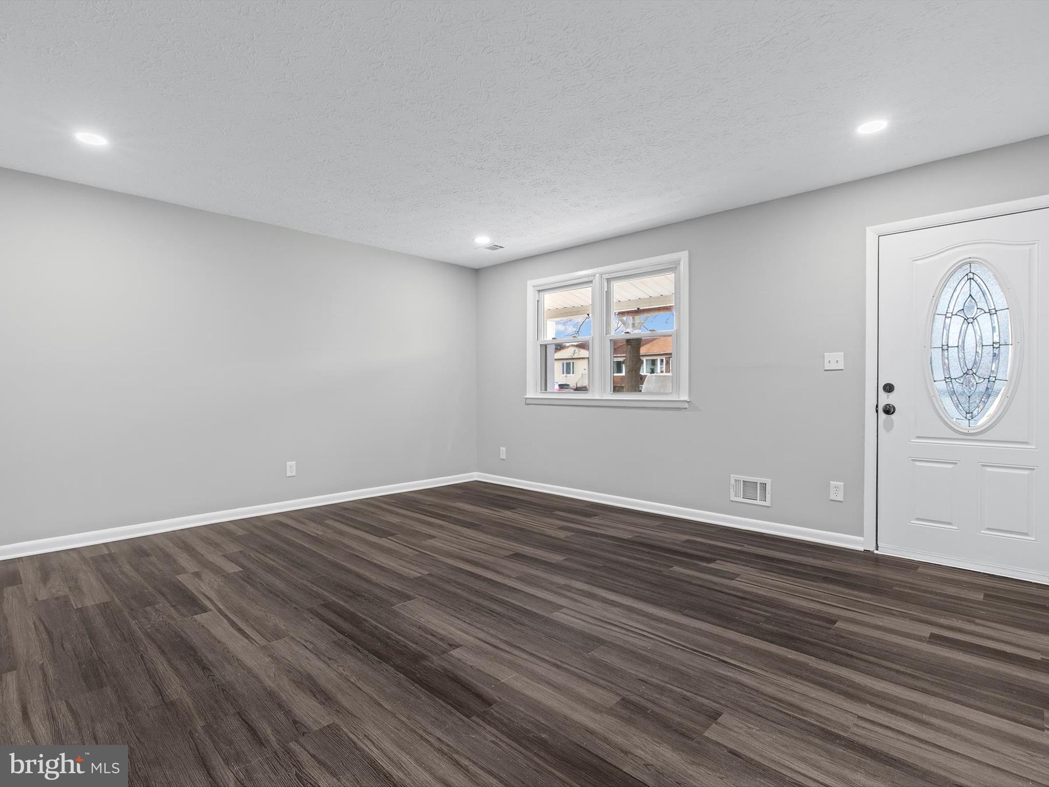 QUEENS PARK - Residential