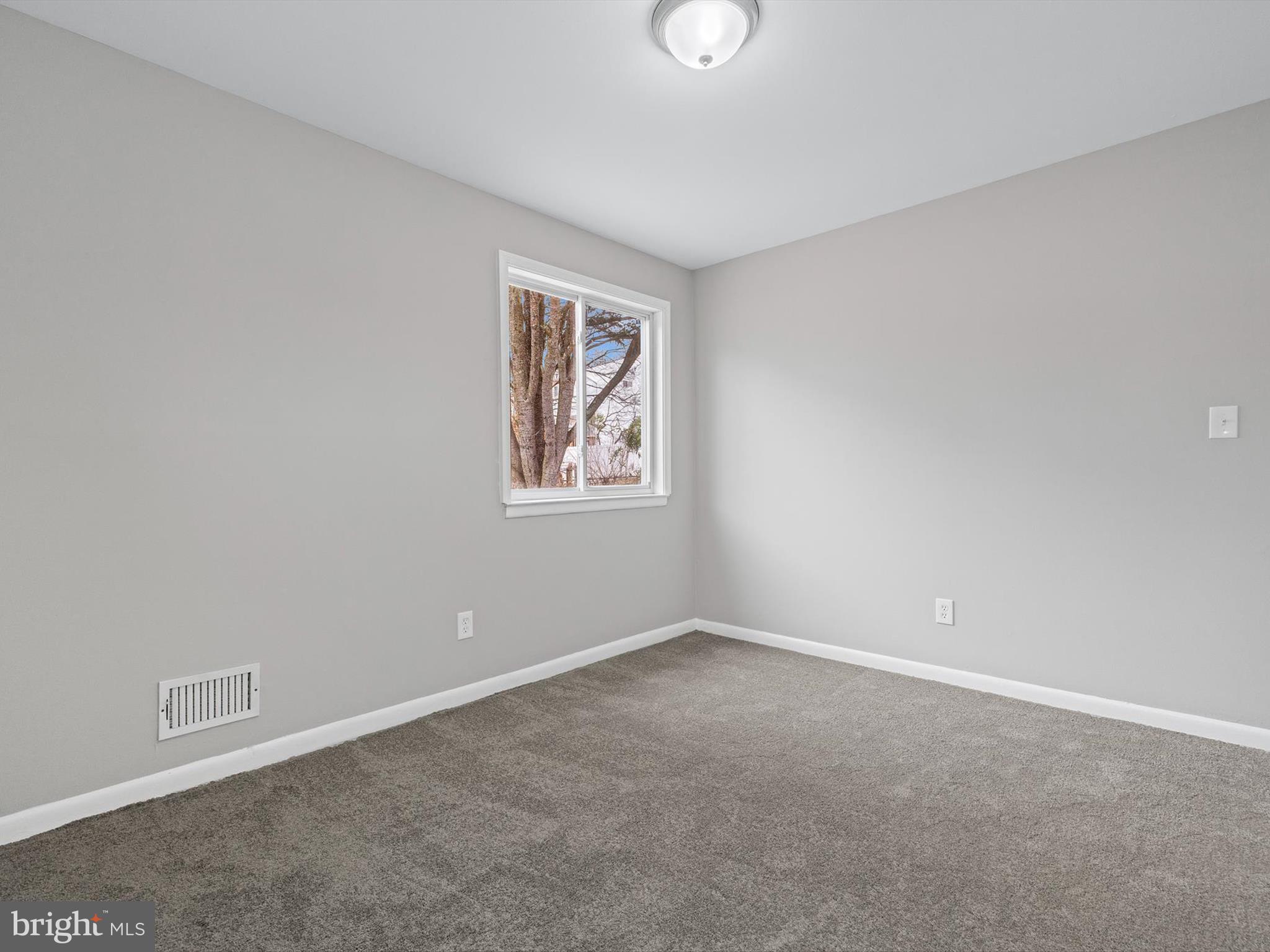 QUEENS PARK - Residential