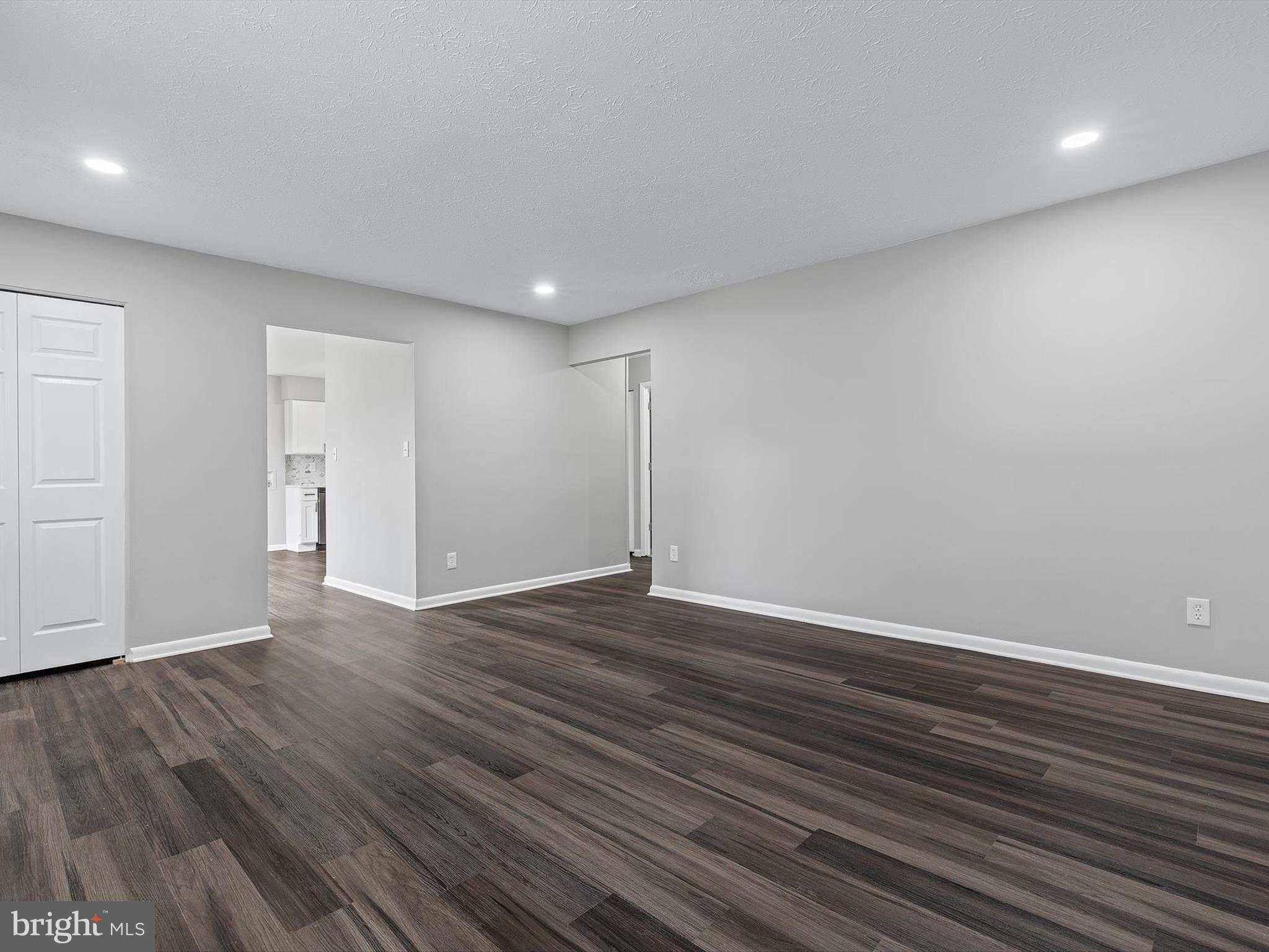 QUEENS PARK - Residential