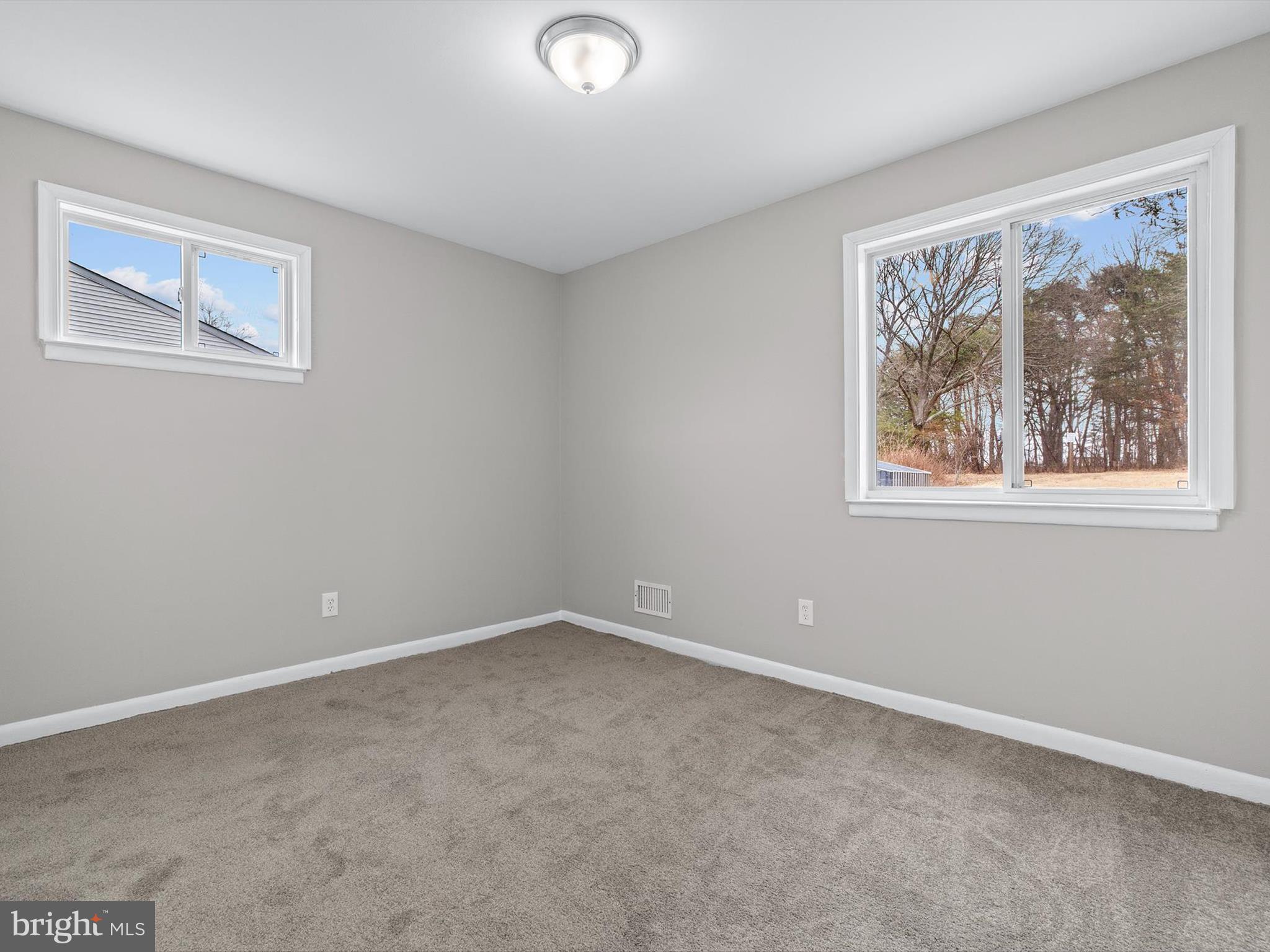 QUEENS PARK - Residential