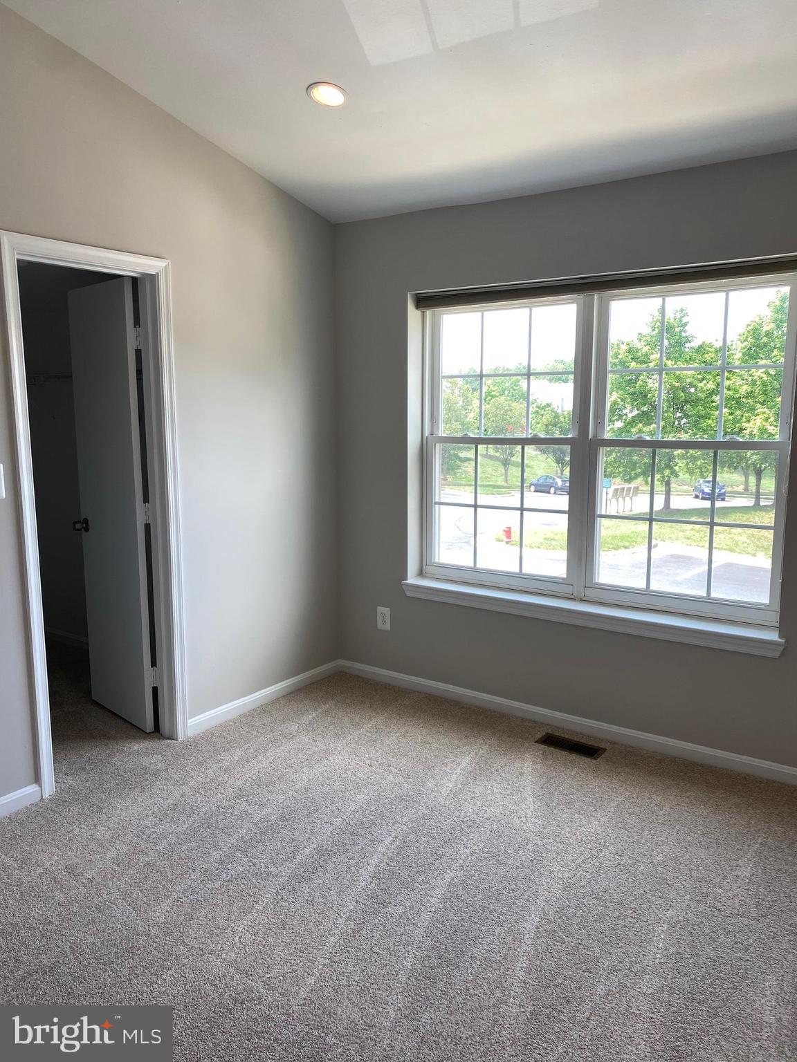 ROLLING RIDGE - Residential Lease