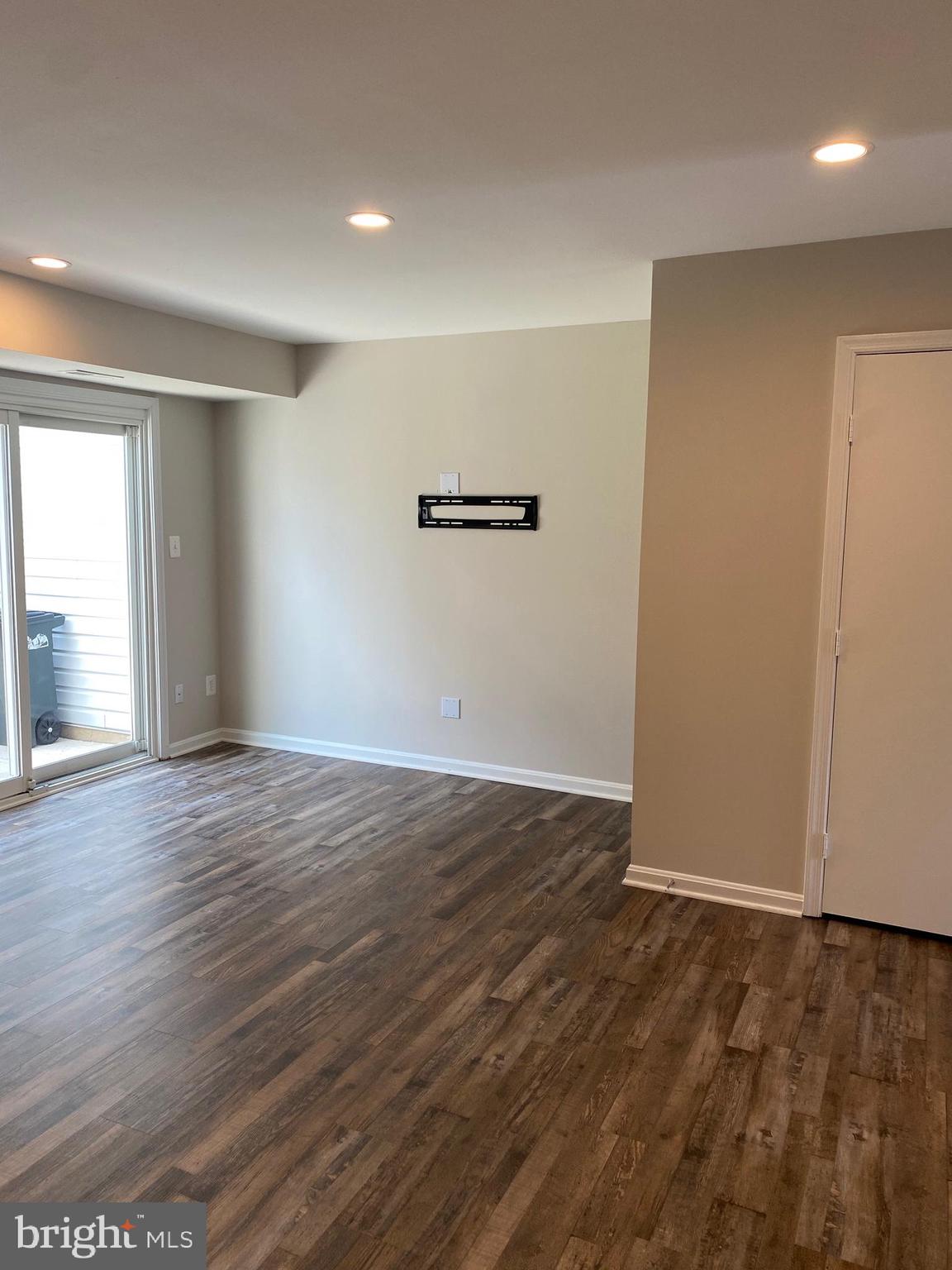 ROLLING RIDGE - Residential Lease