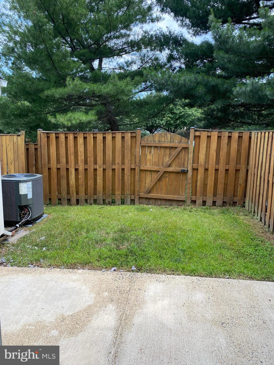 ROLLING RIDGE - Residential Lease