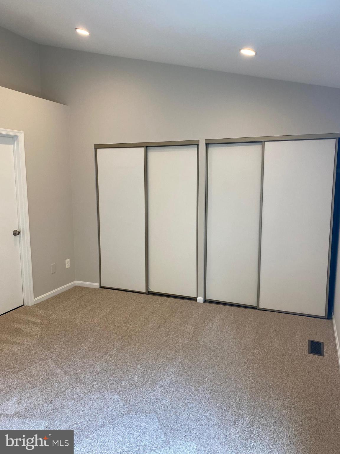 ROLLING RIDGE - Residential Lease