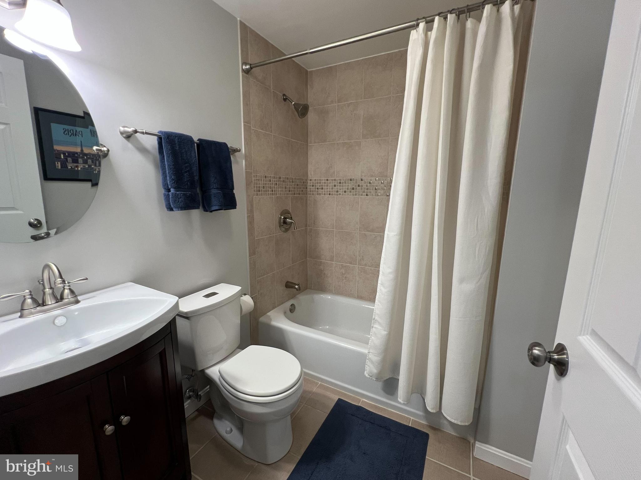 LAKELANDS - Residential Lease