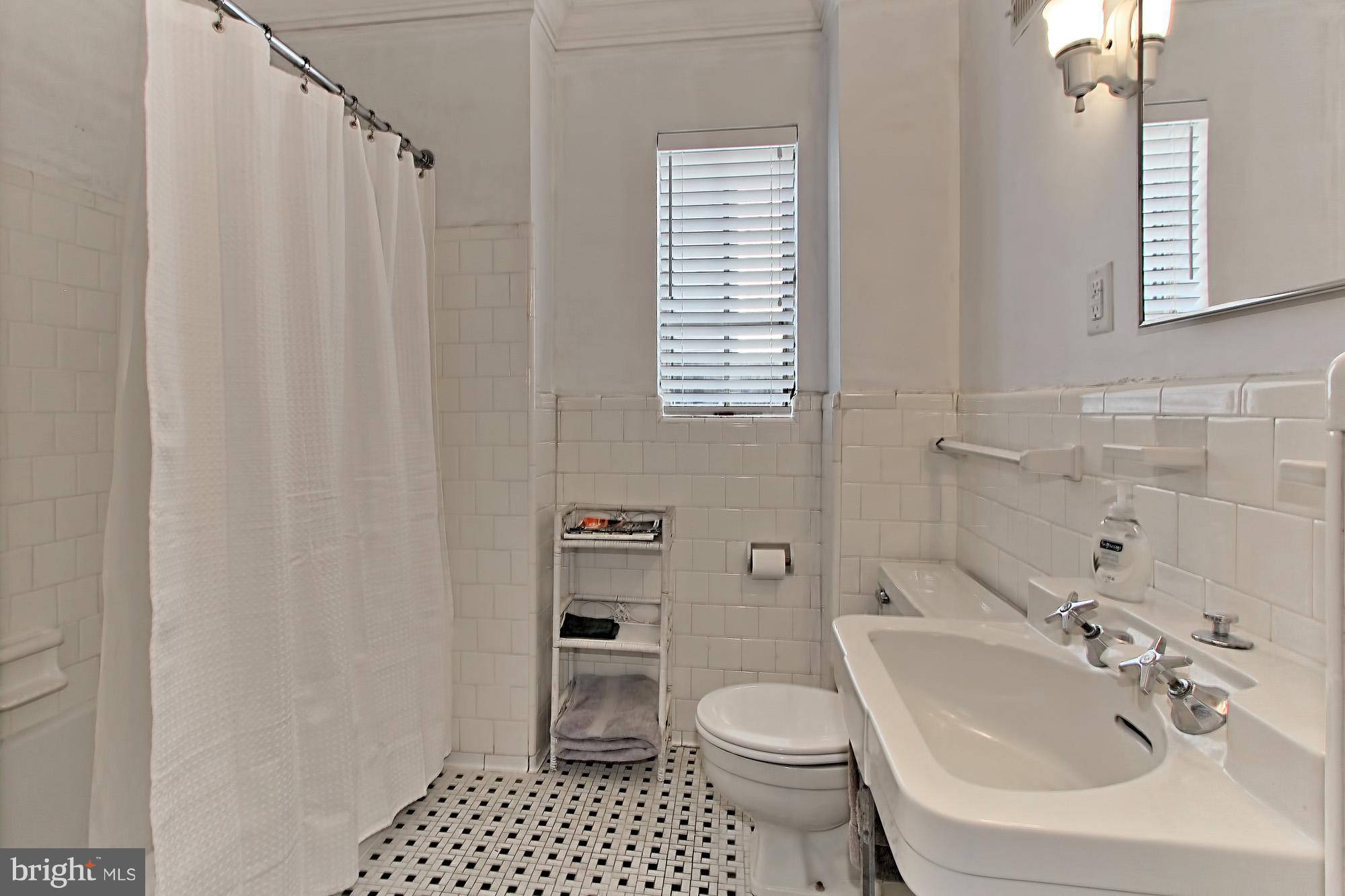 LYON VILLAGE - Residential