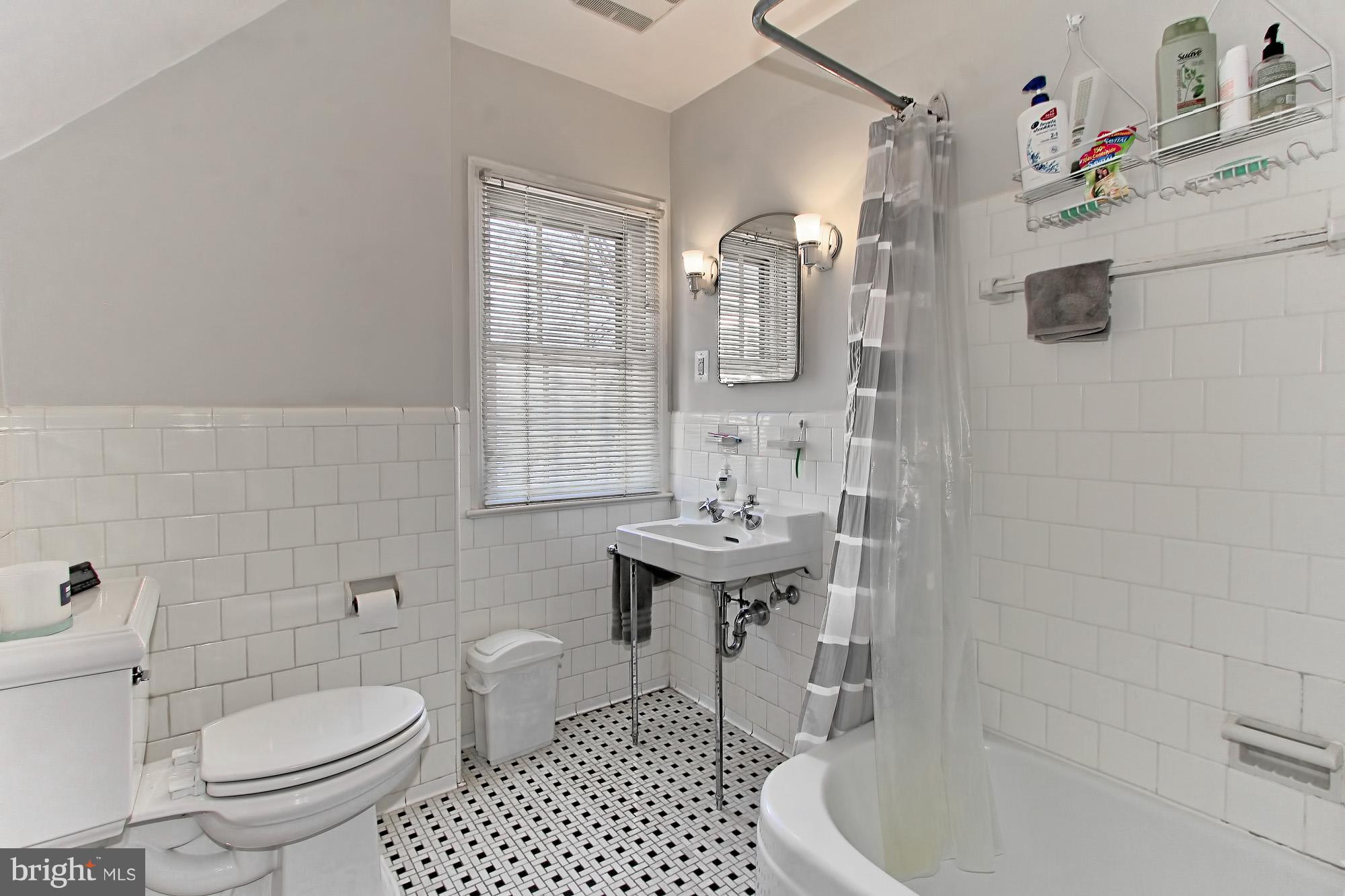 LYON VILLAGE - Residential