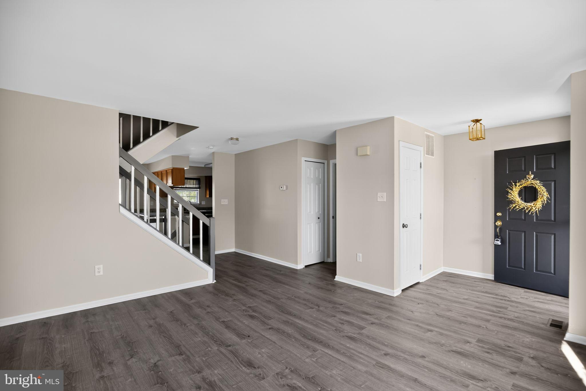 CONSTANT FRIENDSHIP - Residential Lease