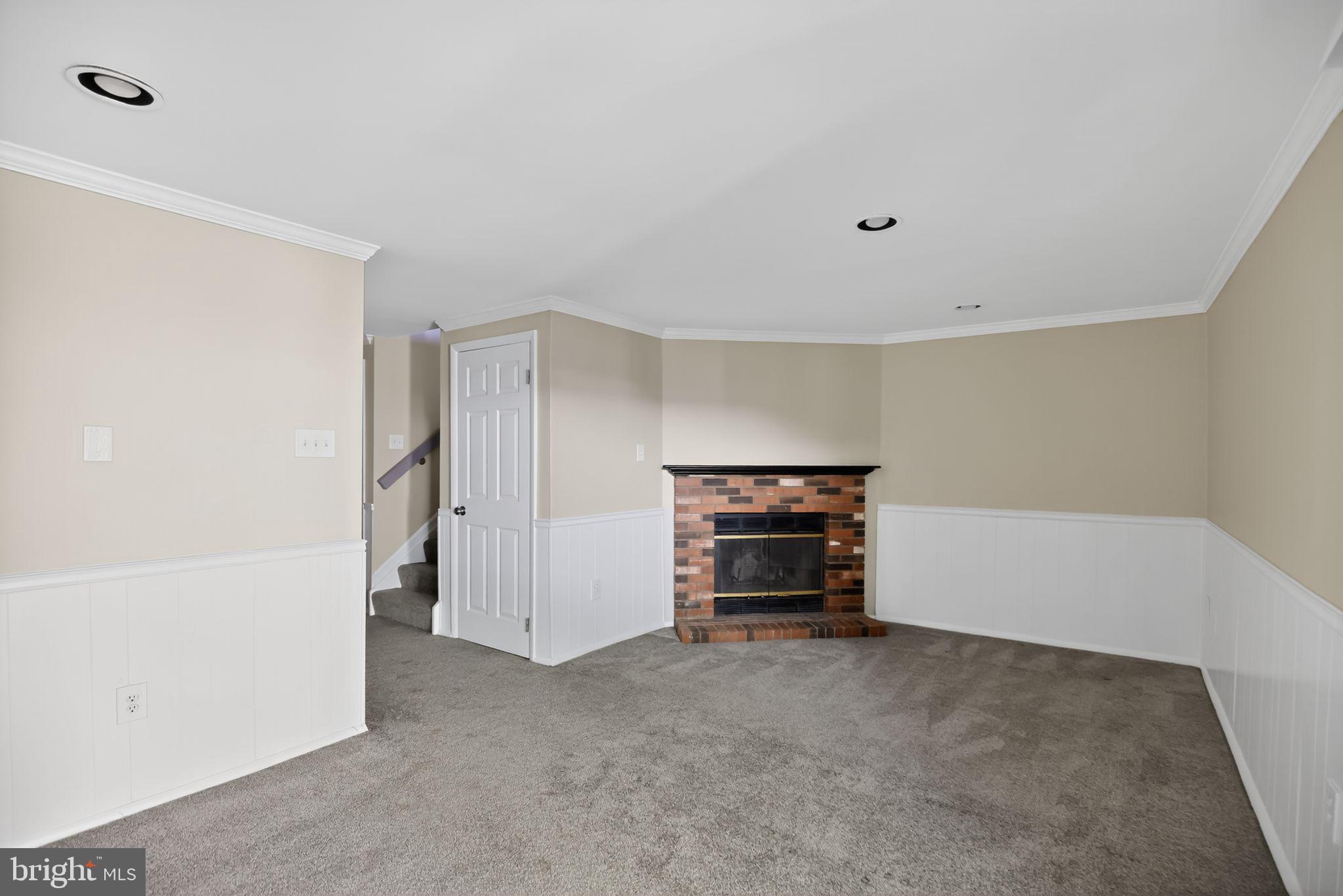 CONSTANT FRIENDSHIP - Residential Lease