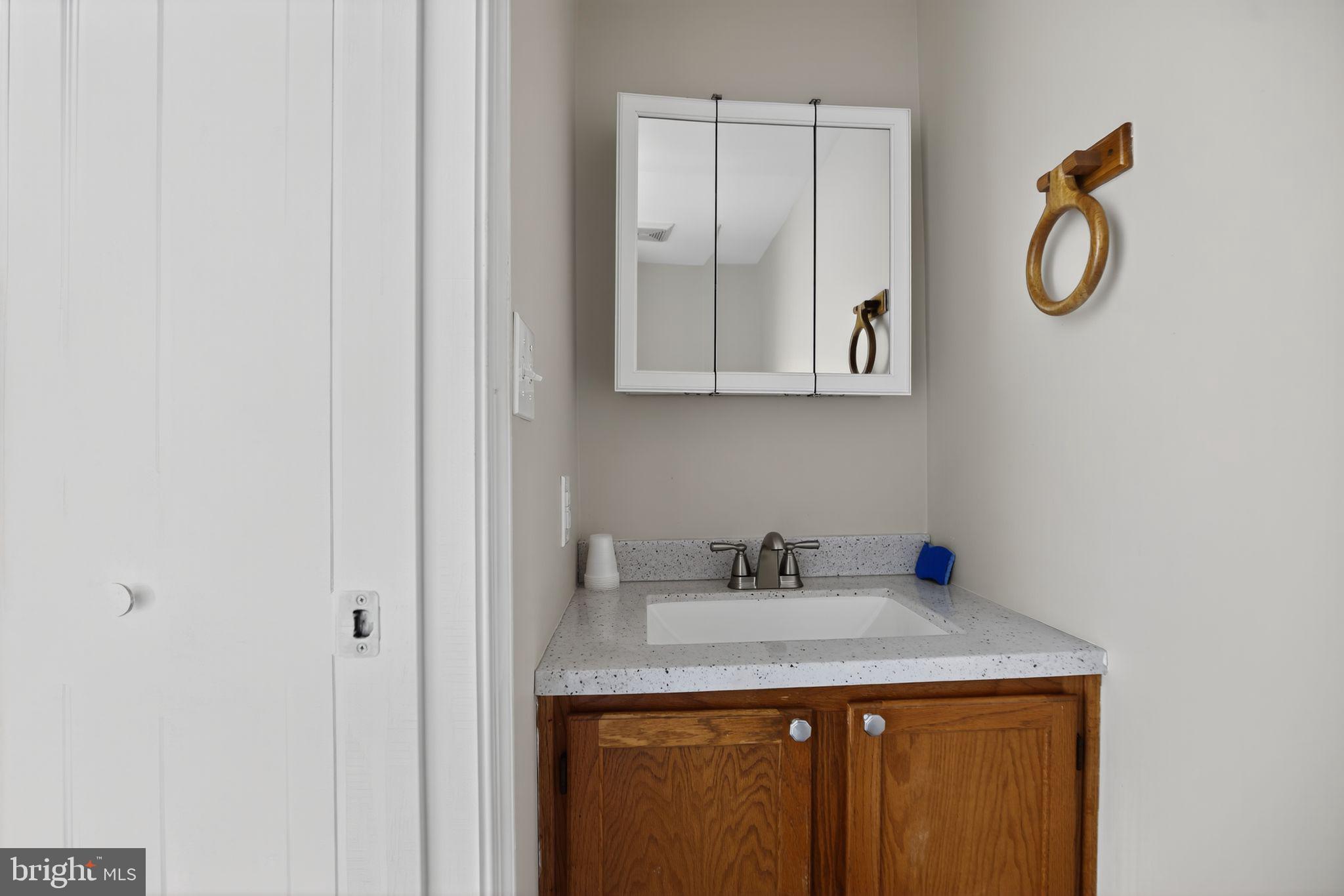 CONSTANT FRIENDSHIP - Residential Lease