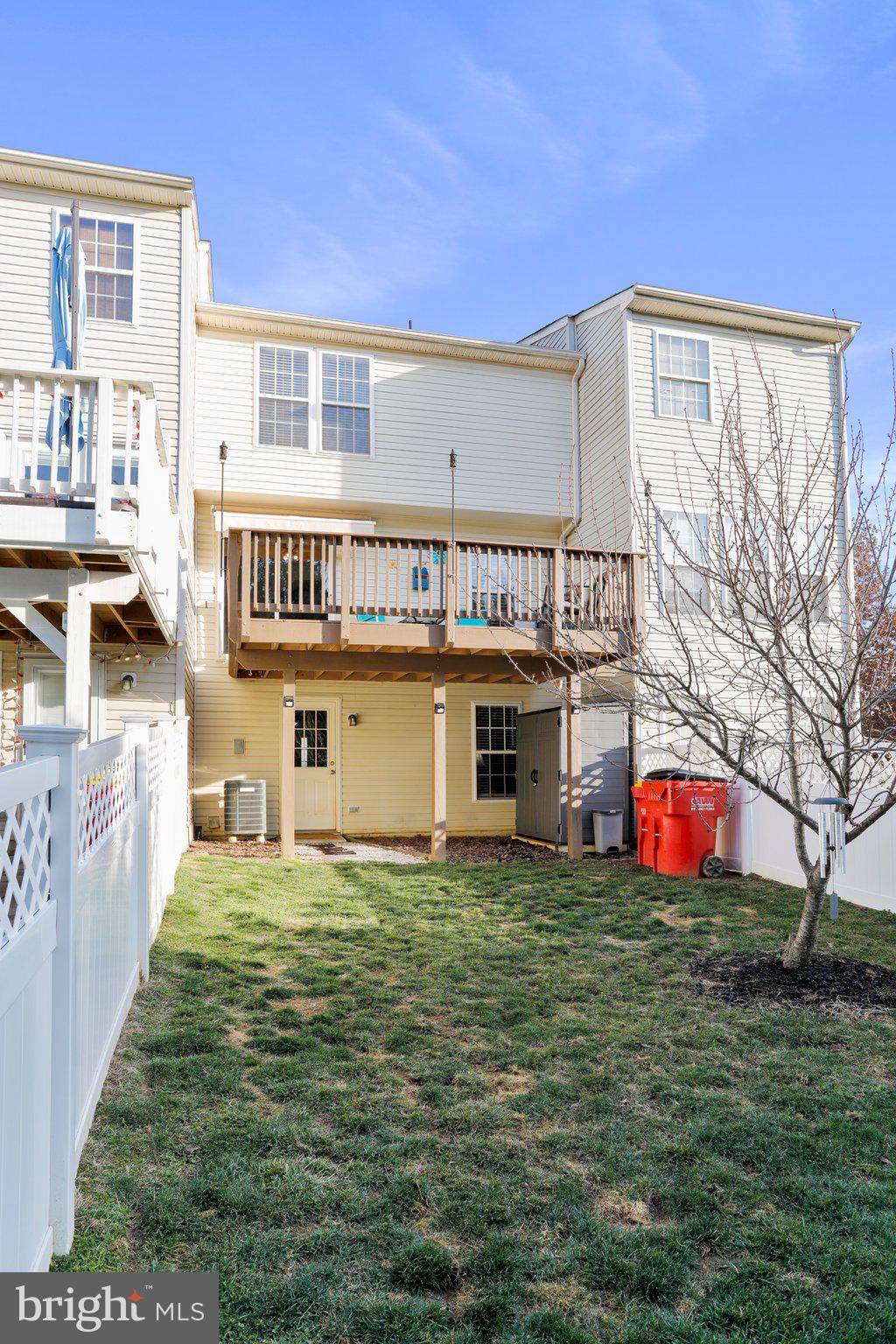 LAKELAND PLACE - Residential Lease