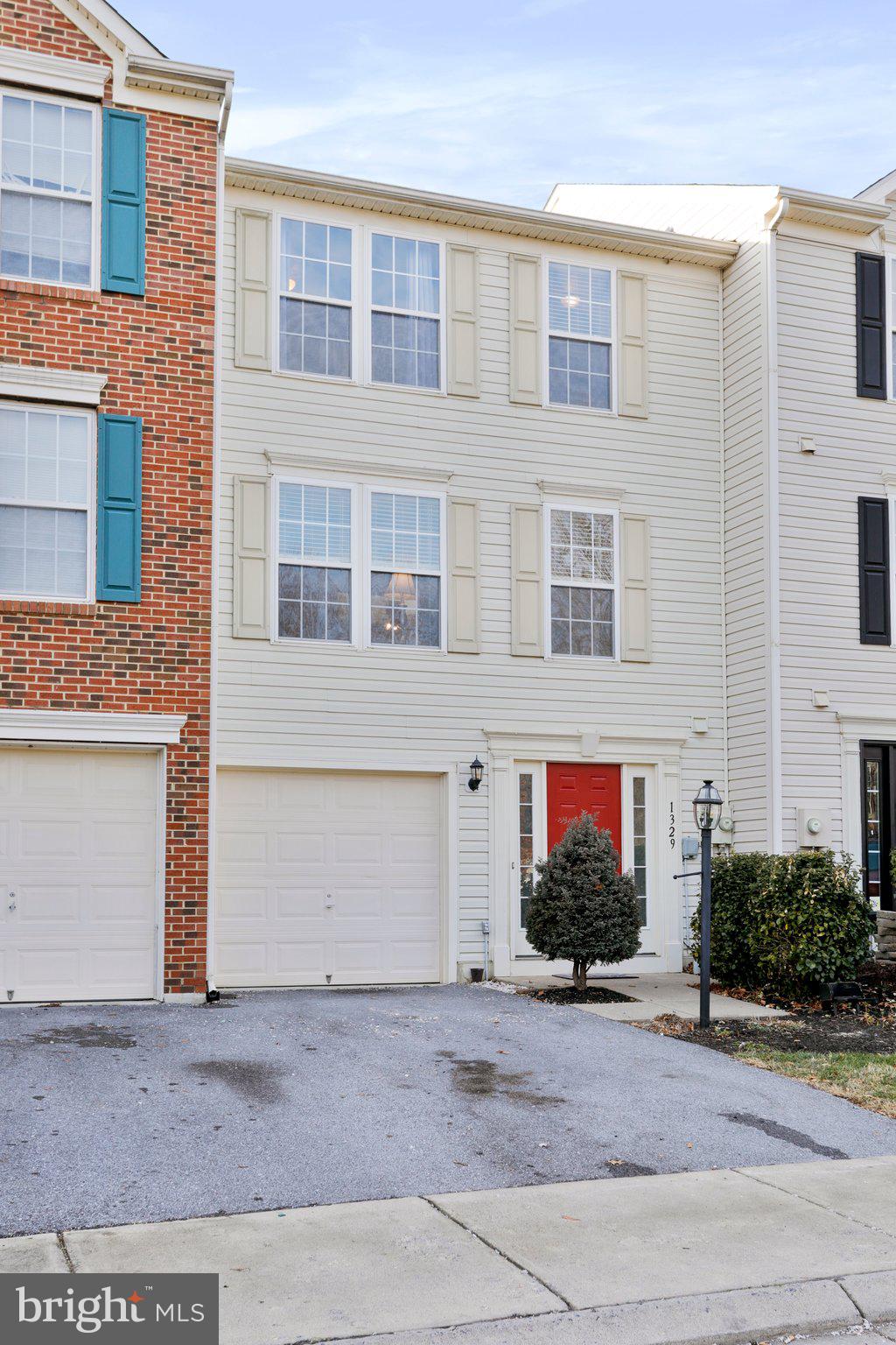 LAKELAND PLACE - Residential Lease