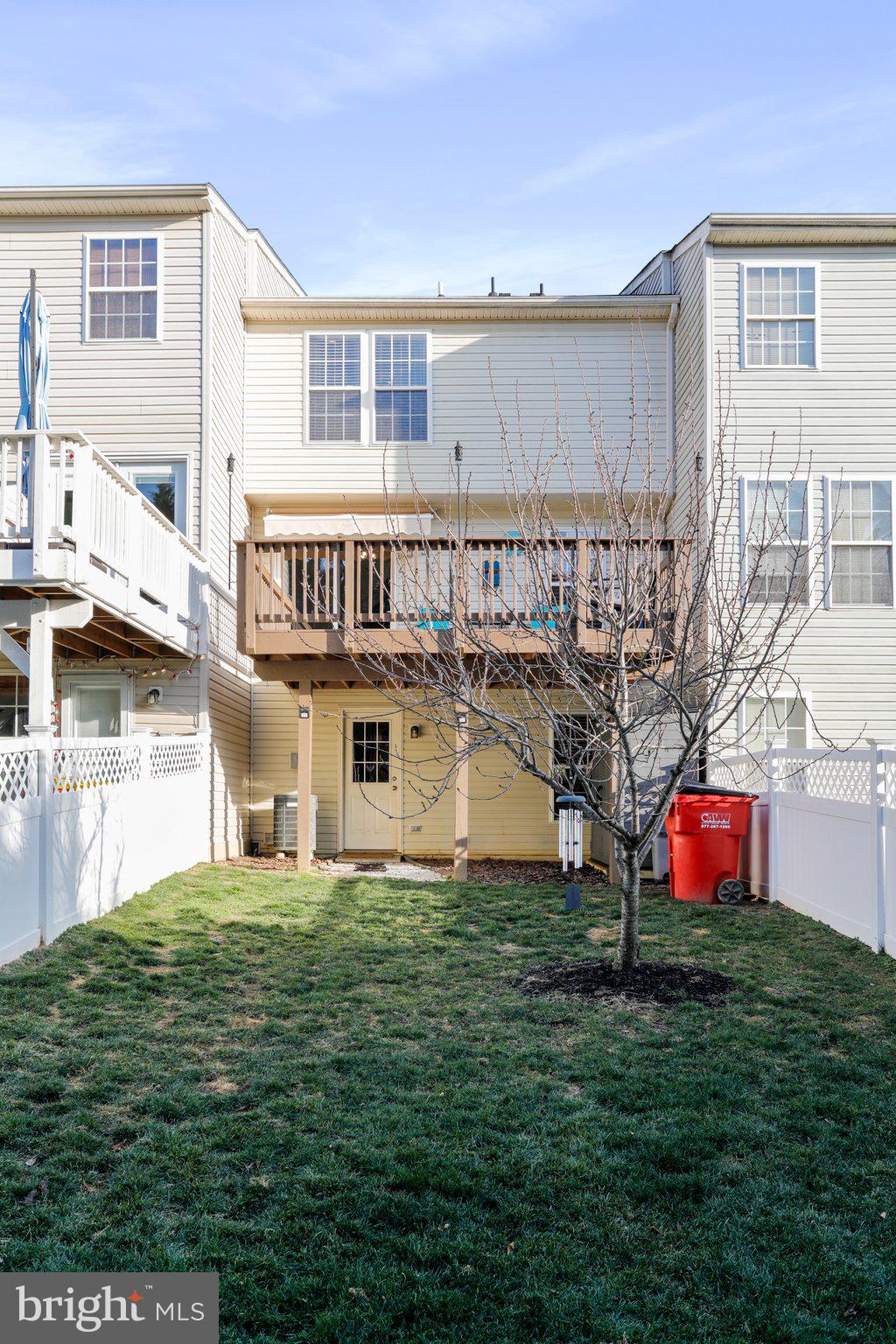 LAKELAND PLACE - Residential Lease