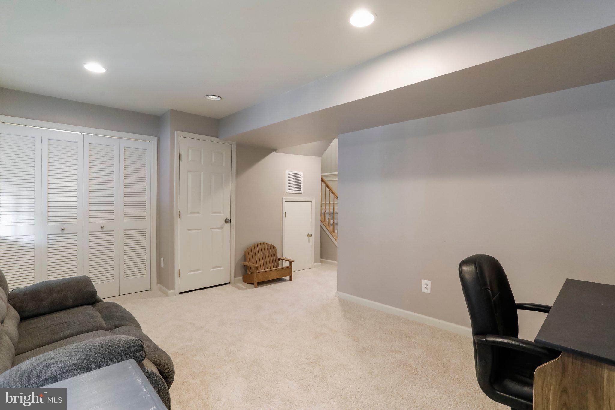 LAKELAND PLACE - Residential Lease