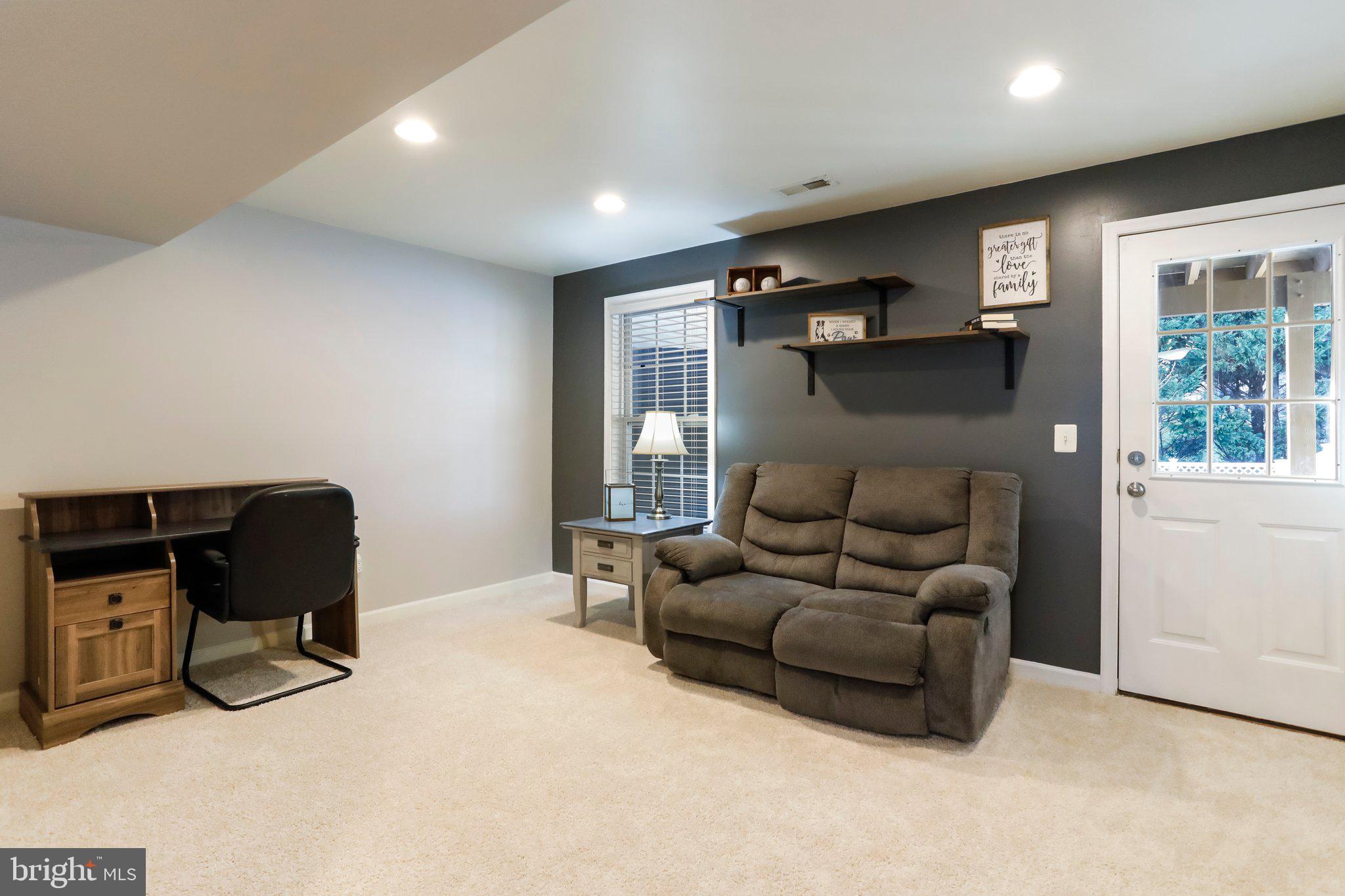 LAKELAND PLACE - Residential Lease