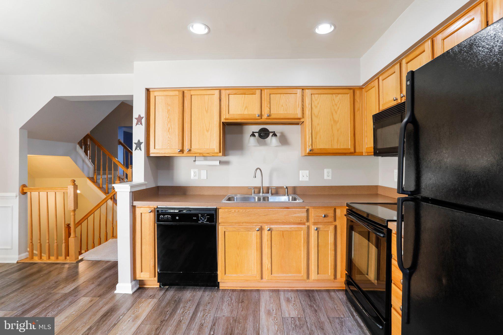 LAKELAND PLACE - Residential Lease