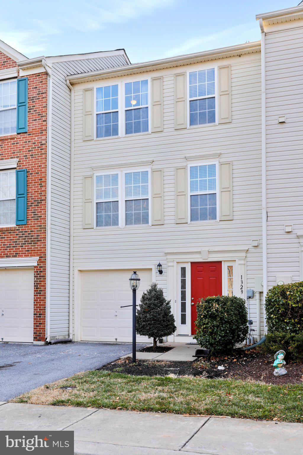 LAKELAND PLACE - Residential Lease