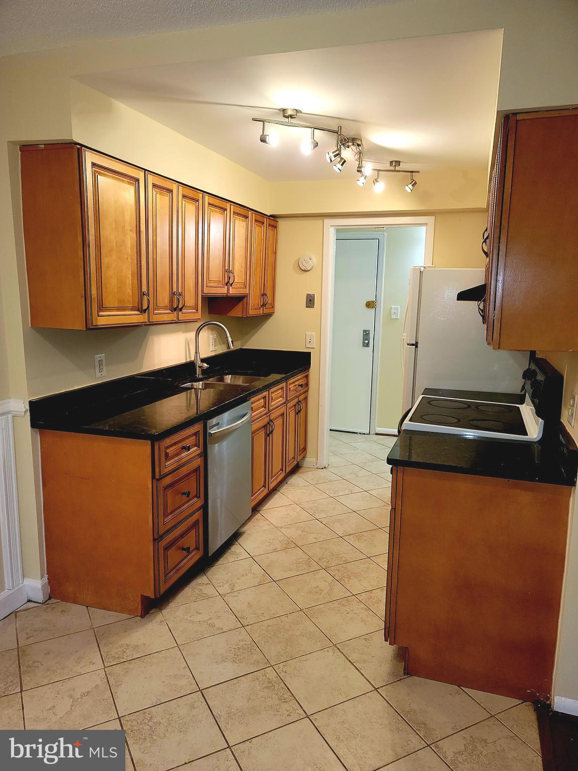 2226 CASTLE ROCK SQUARE 1B