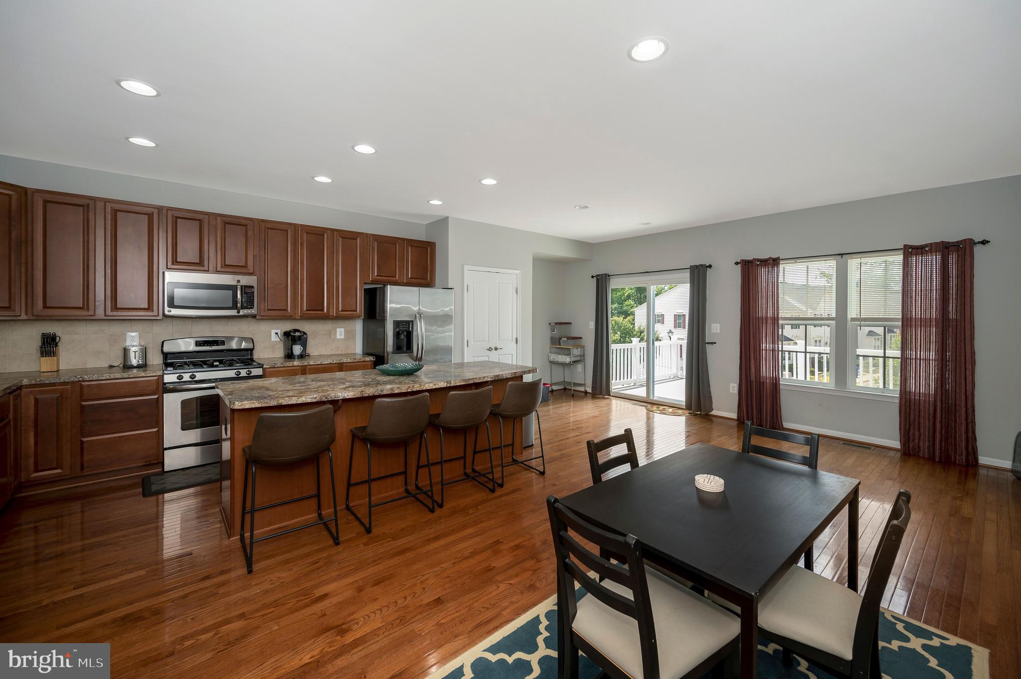 LAFAYETTE CROSSING - Residential