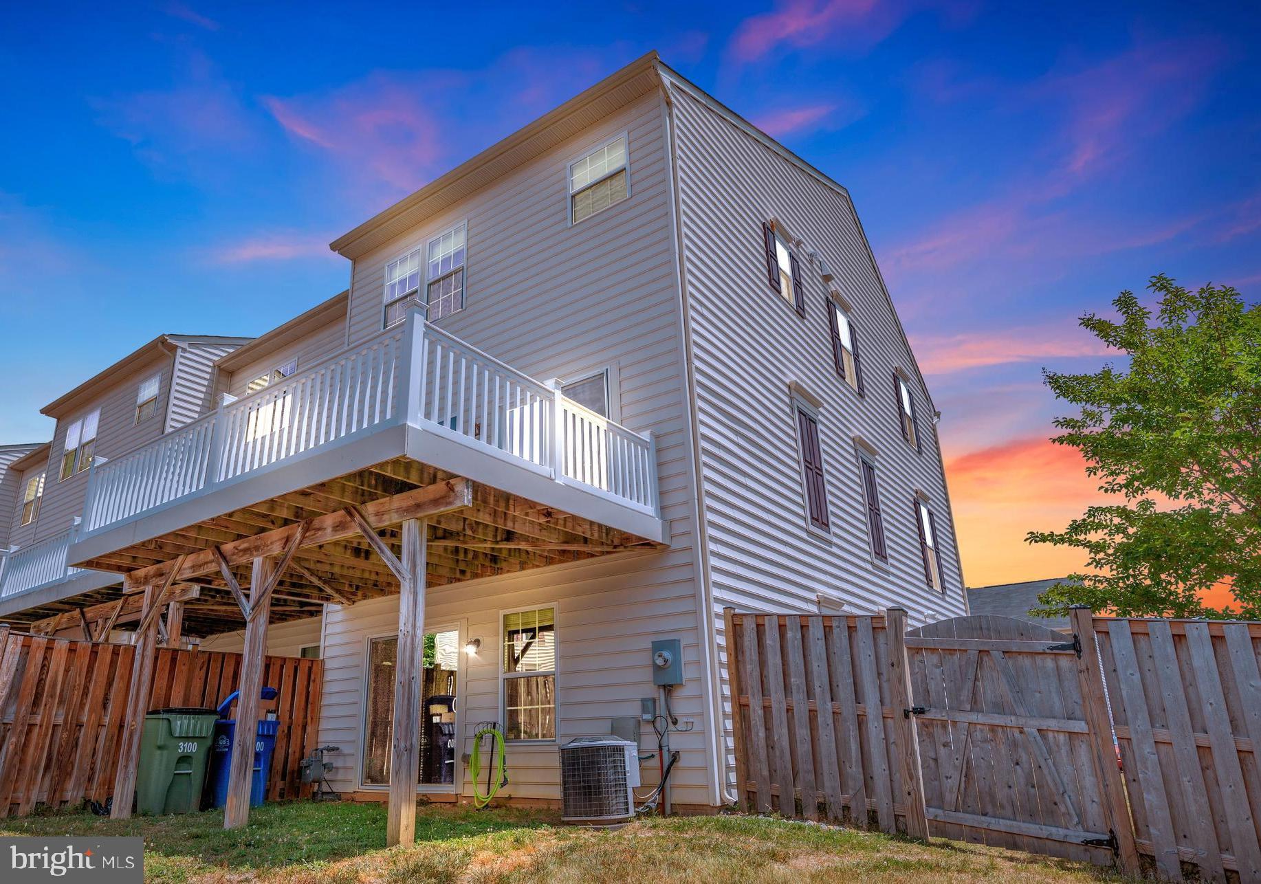 LAFAYETTE CROSSING - Residential