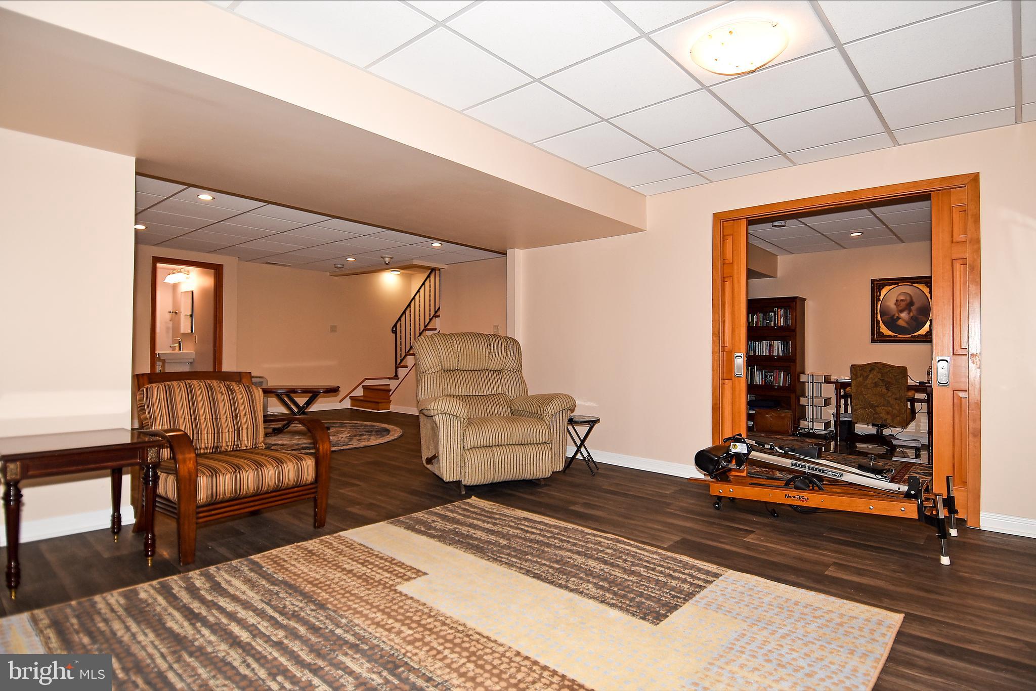 GOLF CLUB MANOR - Residential