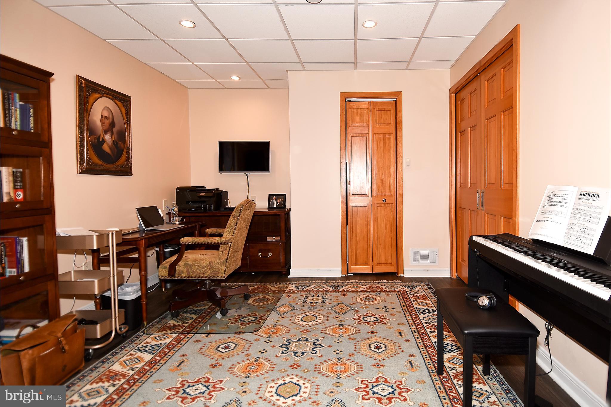 GOLF CLUB MANOR - Residential